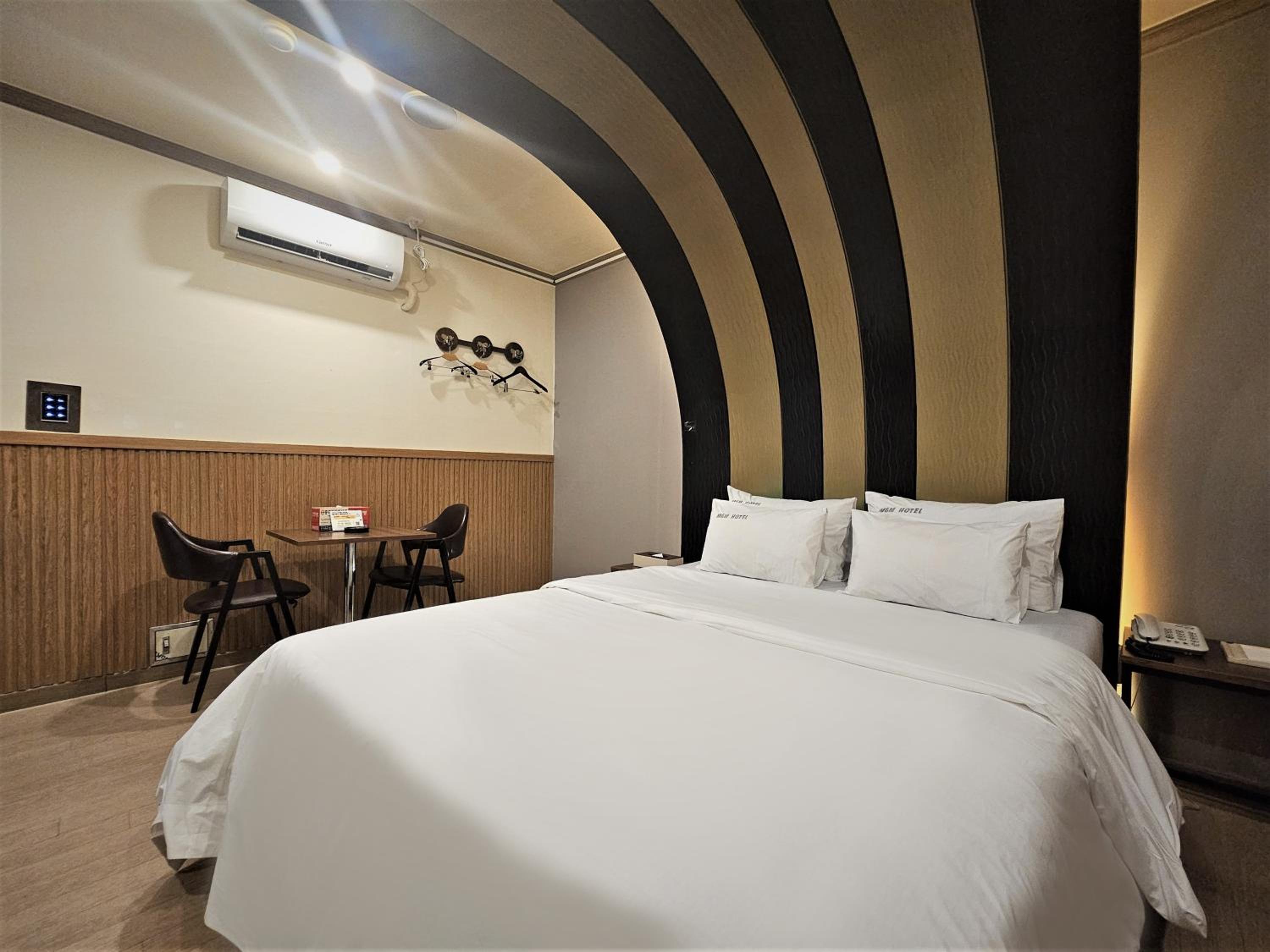 Standard Double Room - Photo 3