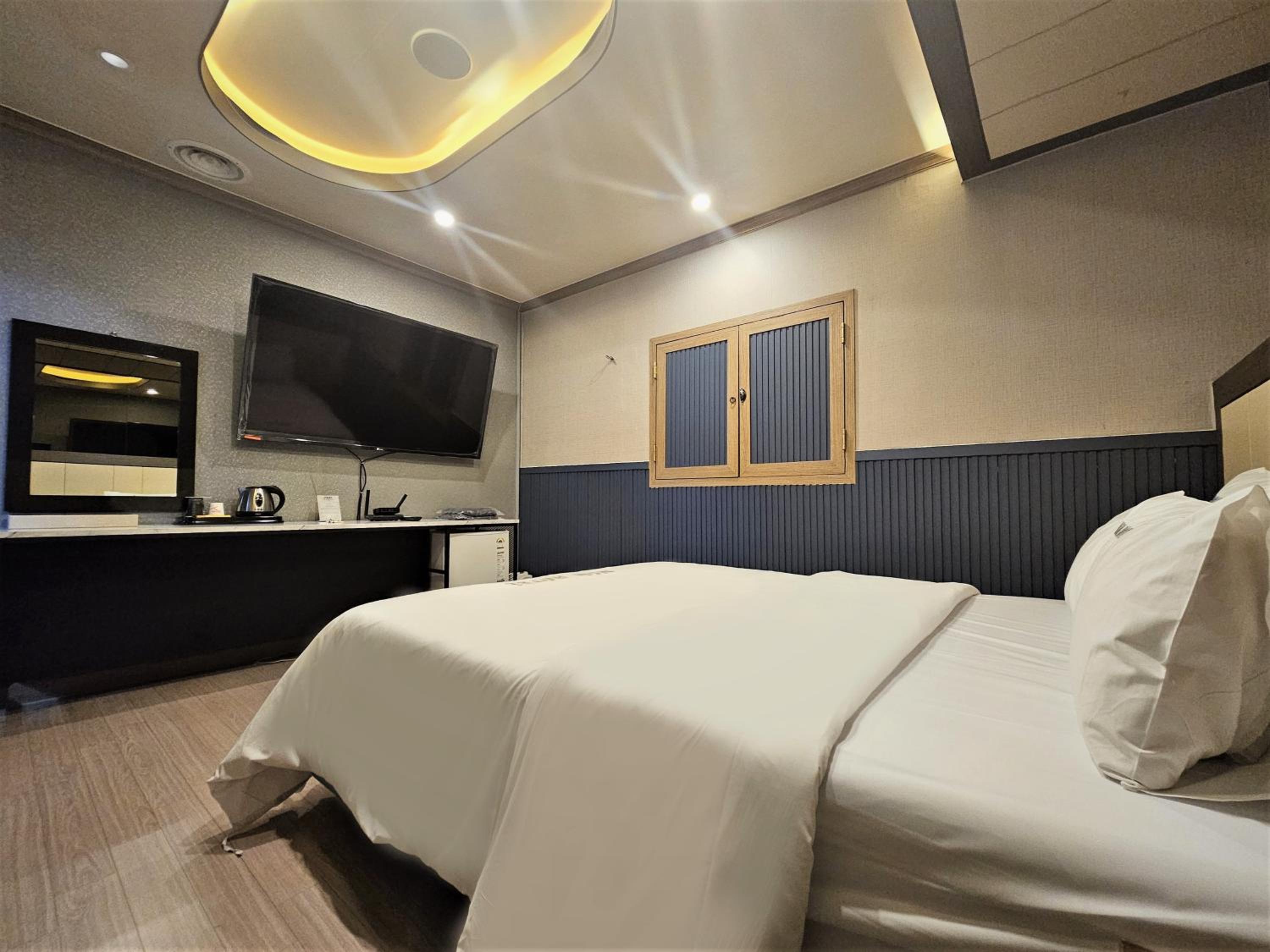 Standard Double Room - Photo 7