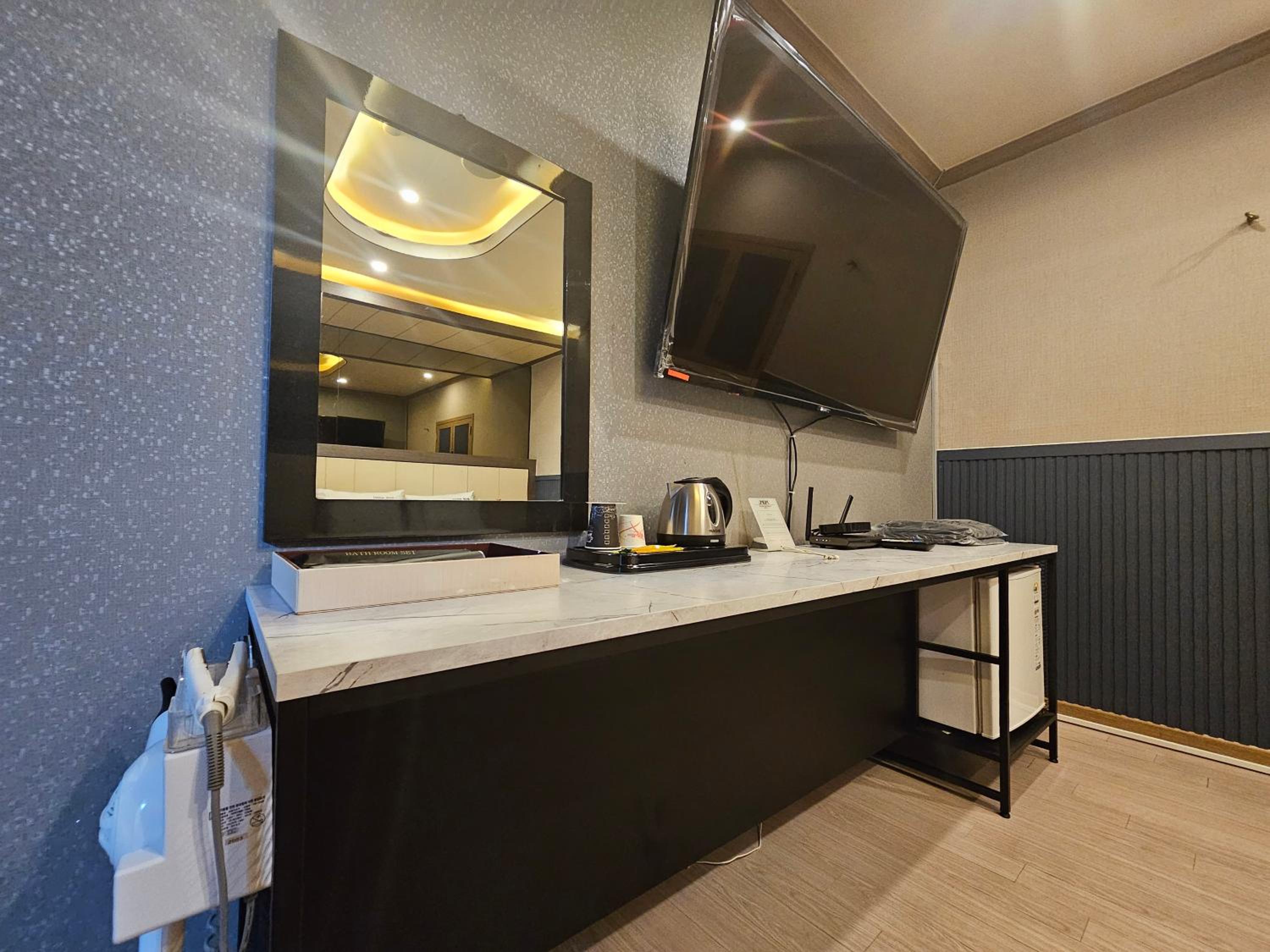 Standard Double Room - Photo 10