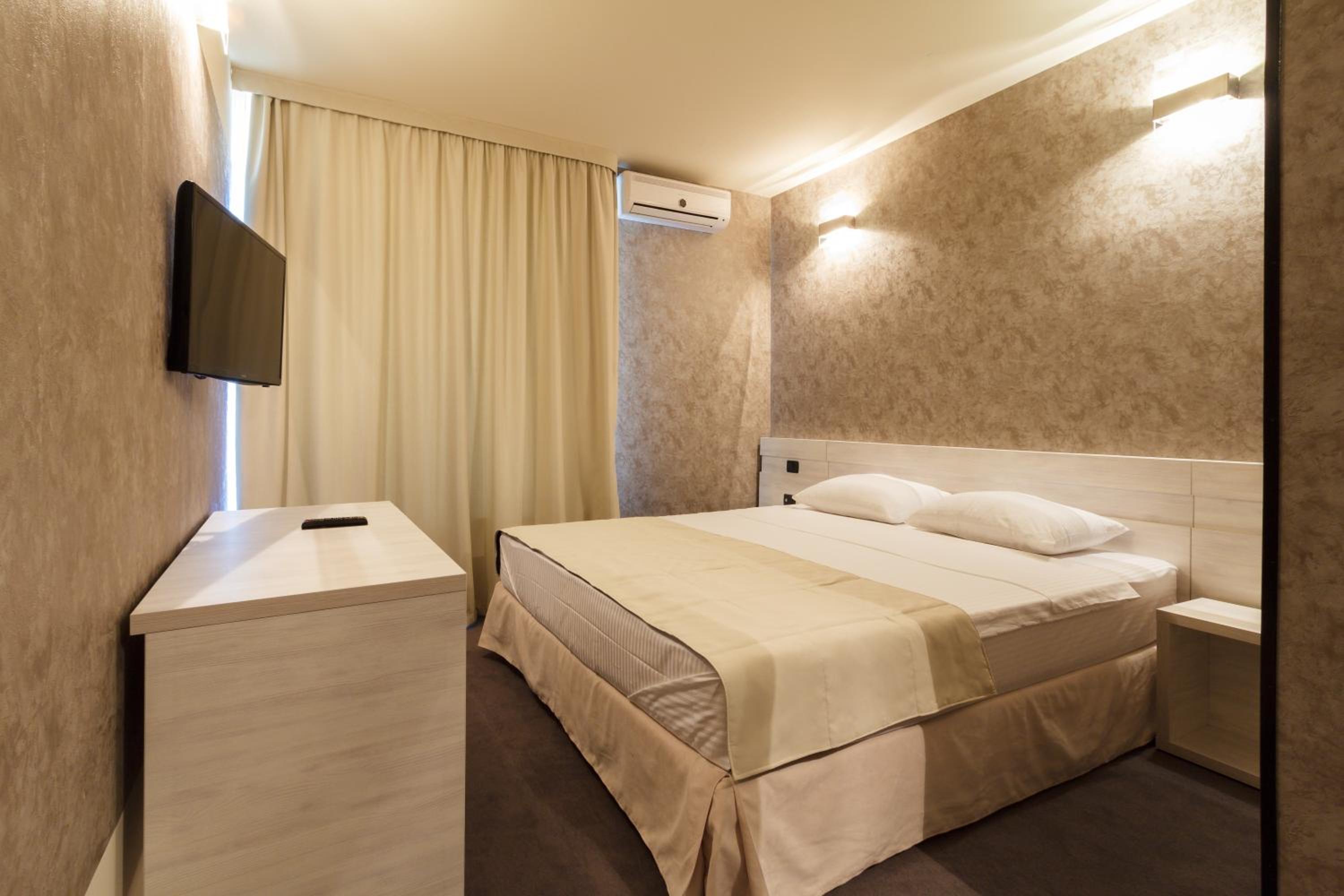 Double Or Twin Room With Spa Access photo 3