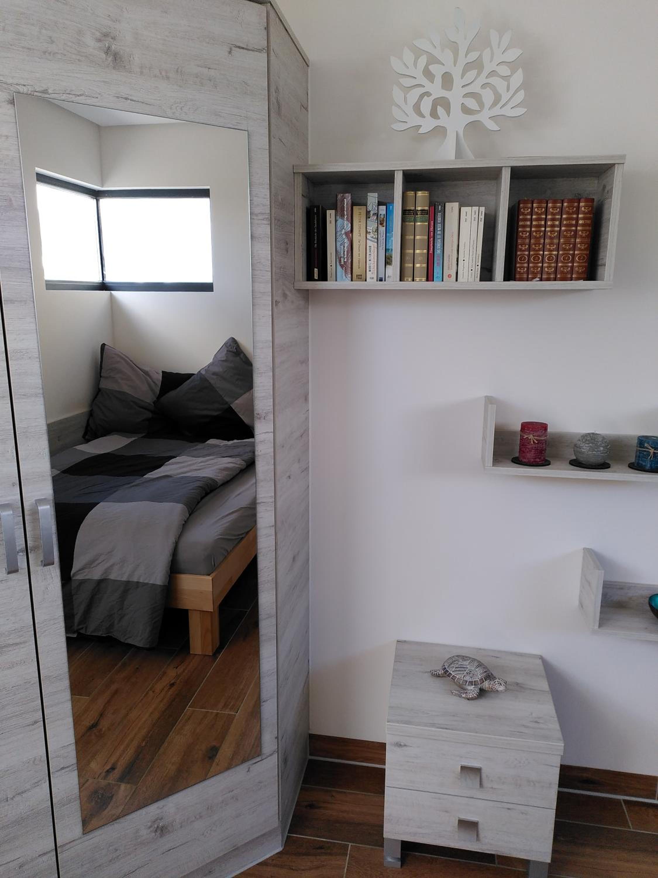 One-Bedroom Apartment photo 1