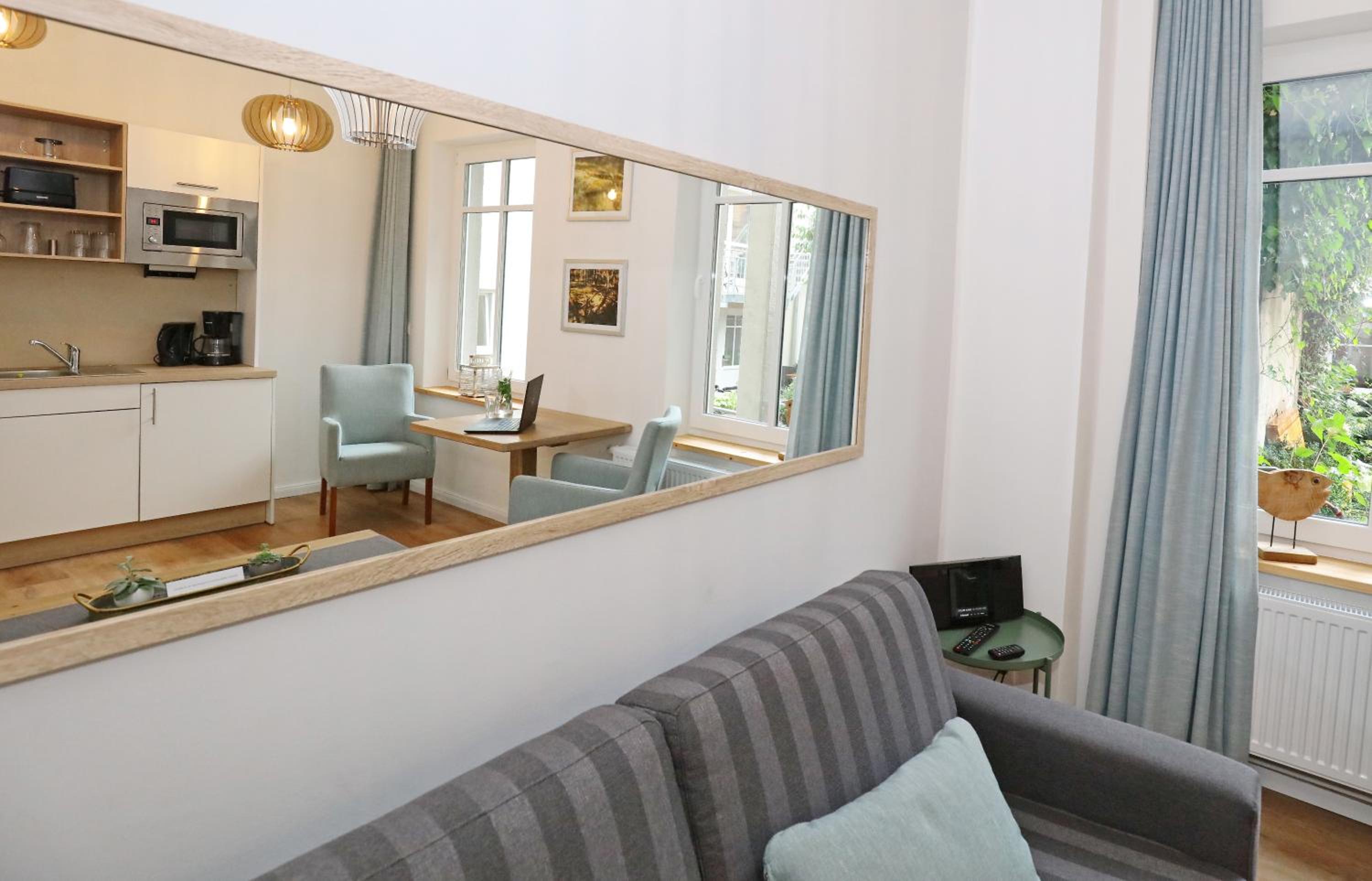 Classic 2-Room Apartment photo 3