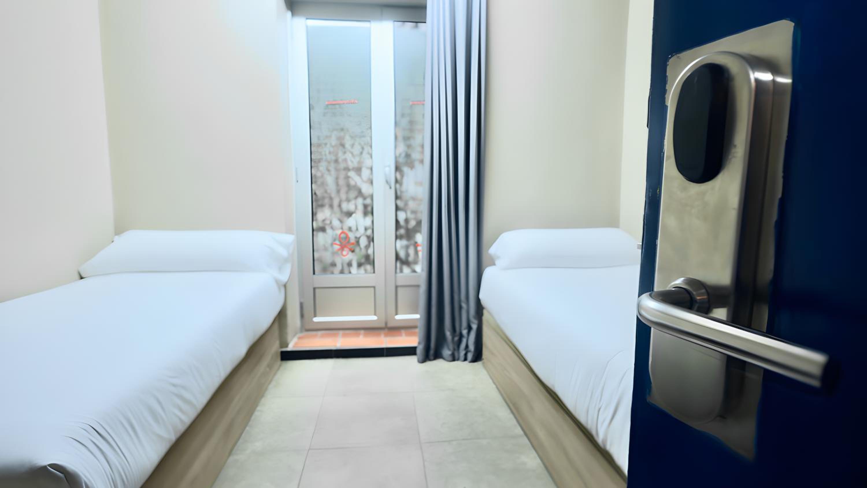 Habitación Estándar con Dos Camas y Baño Compartido