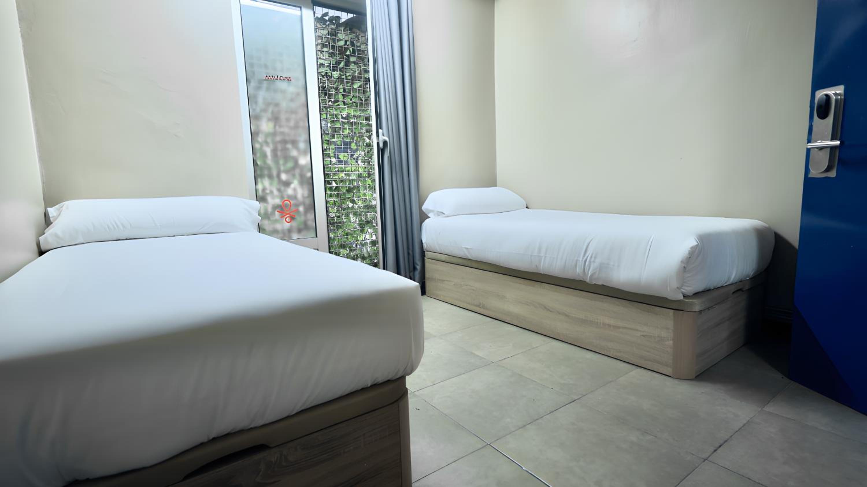 Twin Room with Private Bathroom photo 2