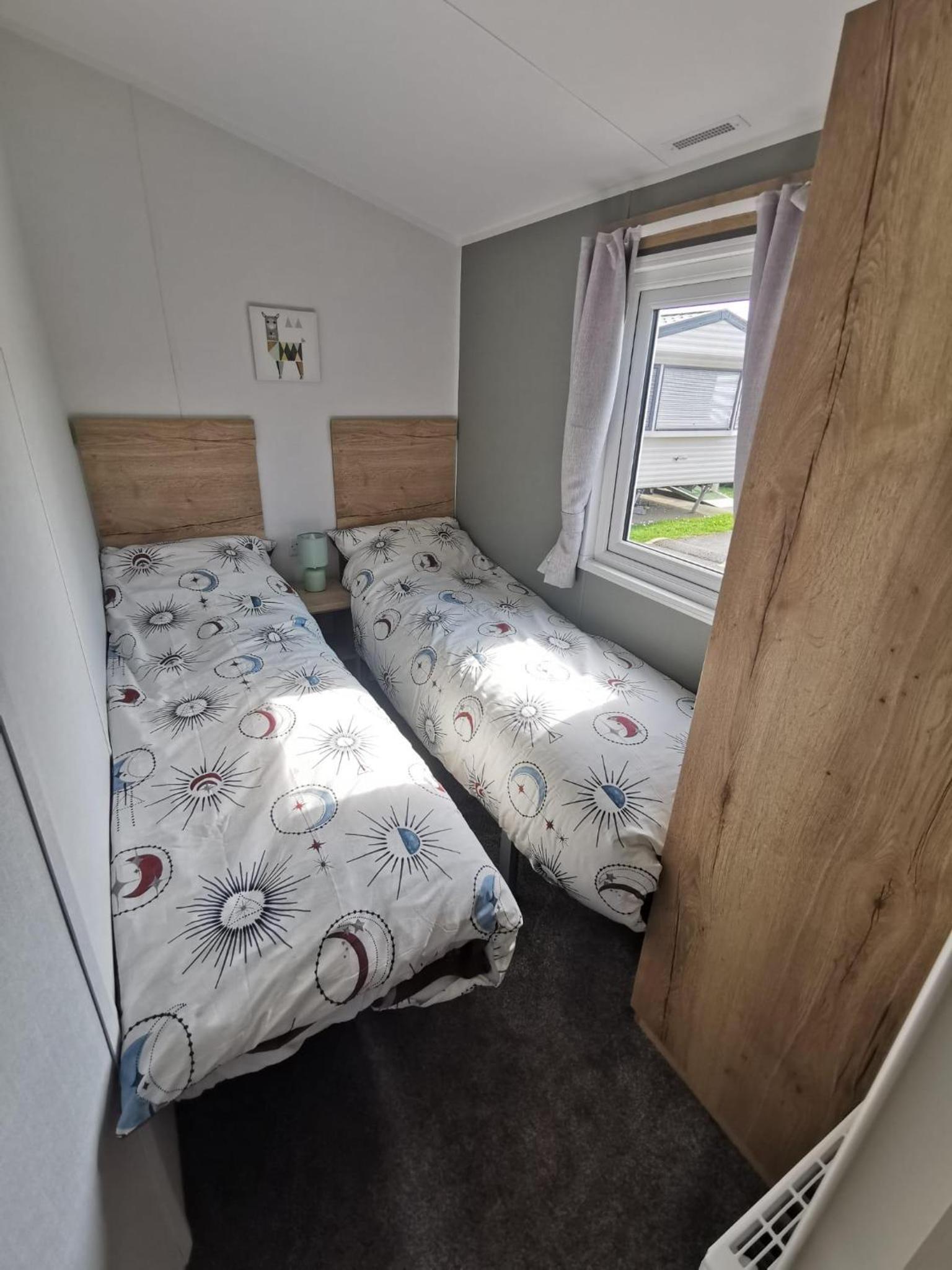 Mobile Home photo 2