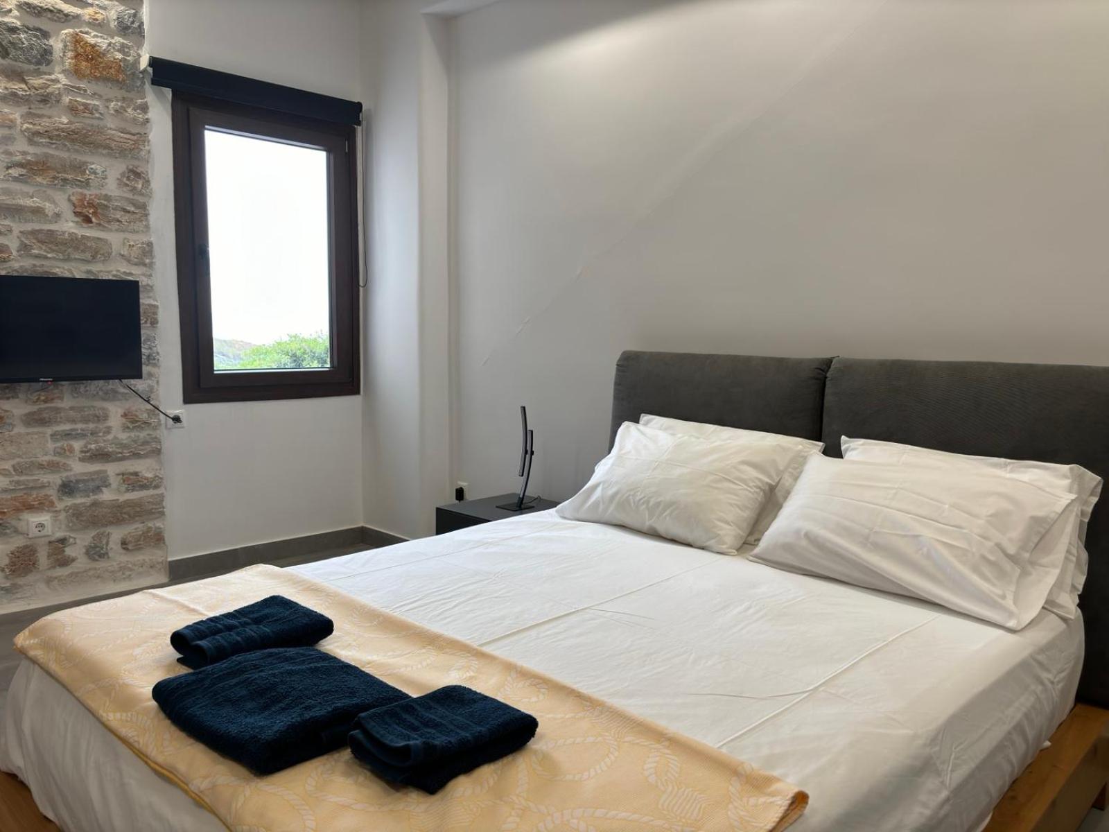 Two-Bedroom House photo 3
