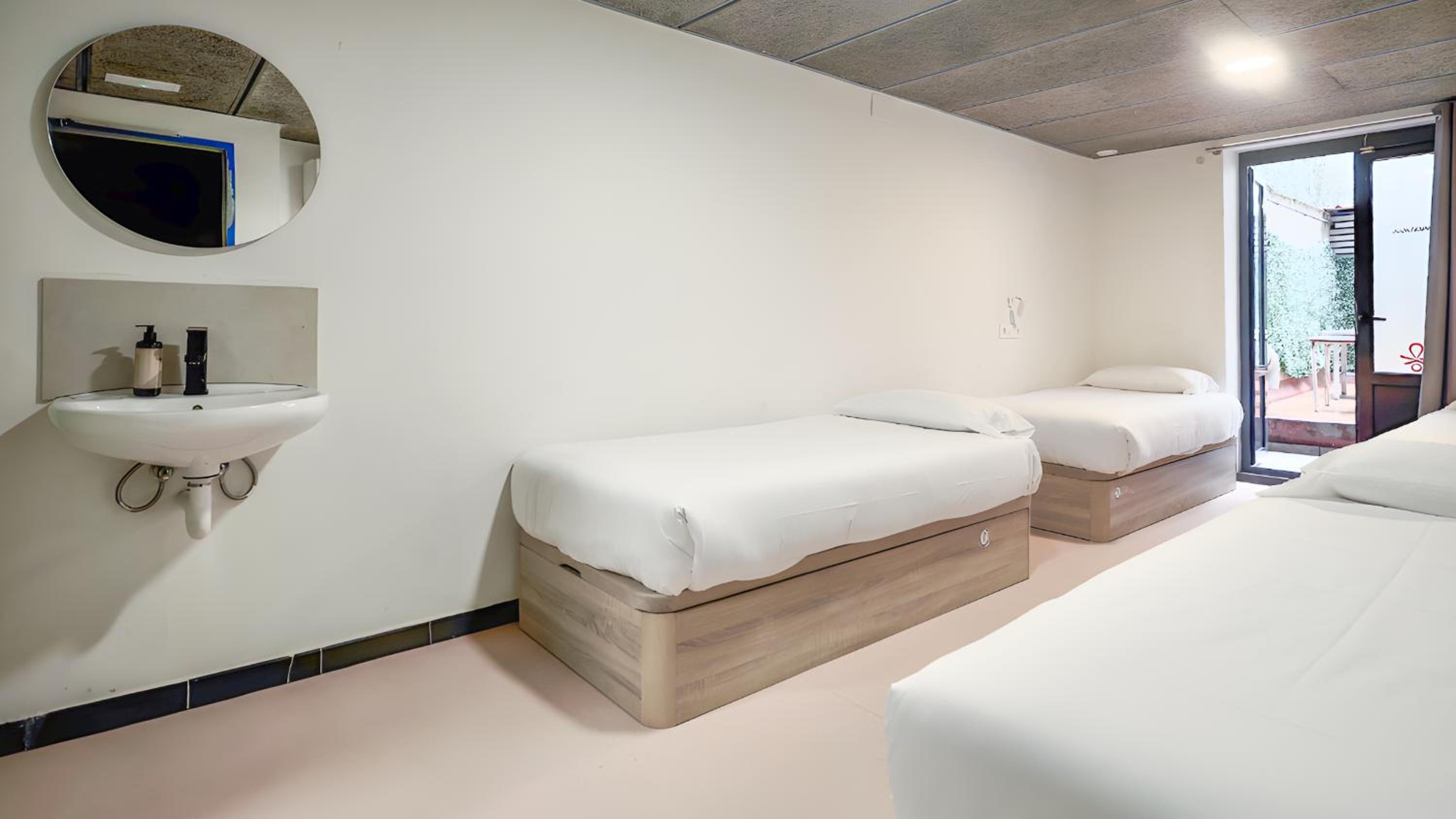 4-Bed Female Dormitory Room photo 2