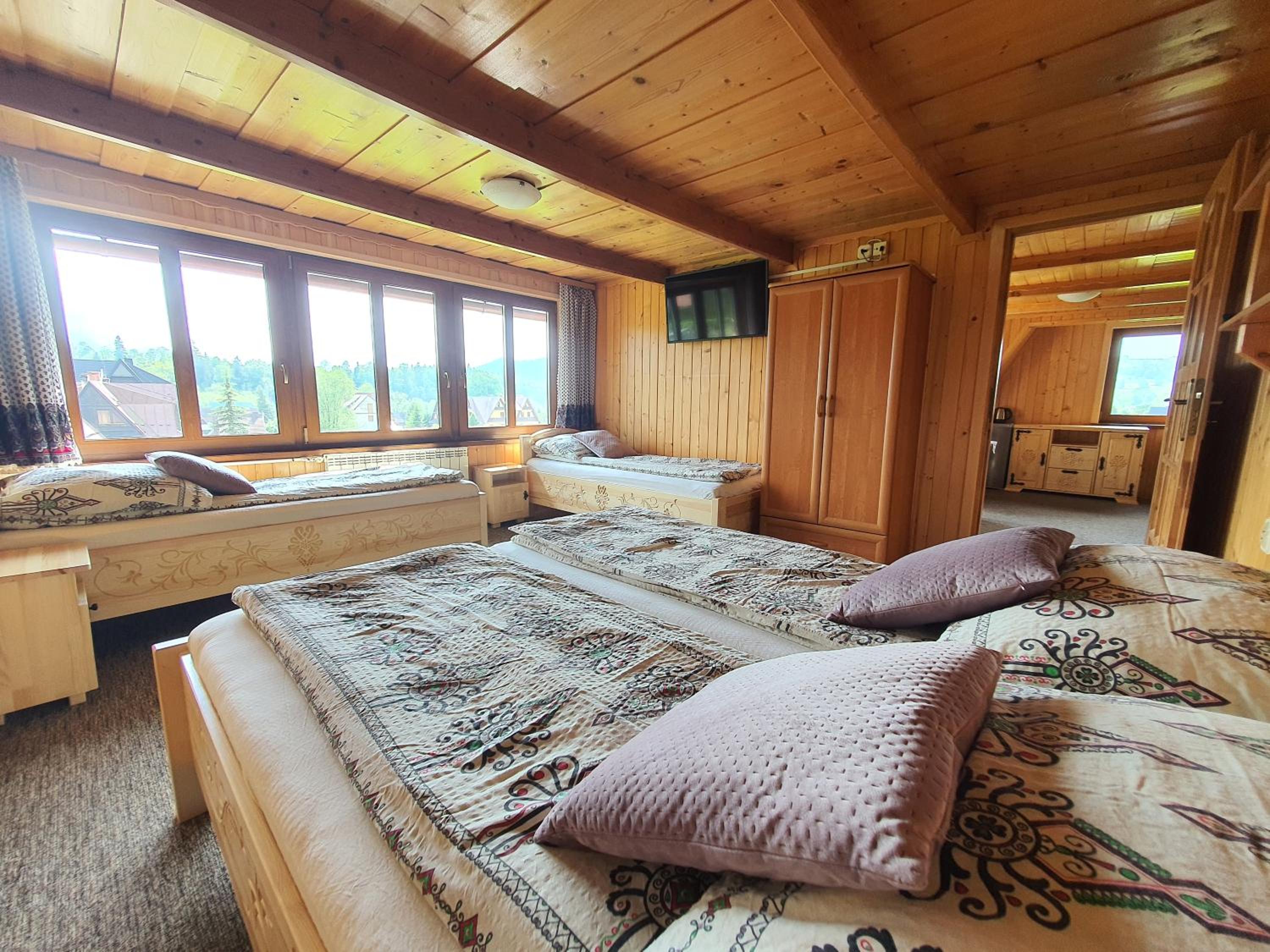 Family Room with Mountain View photo 1