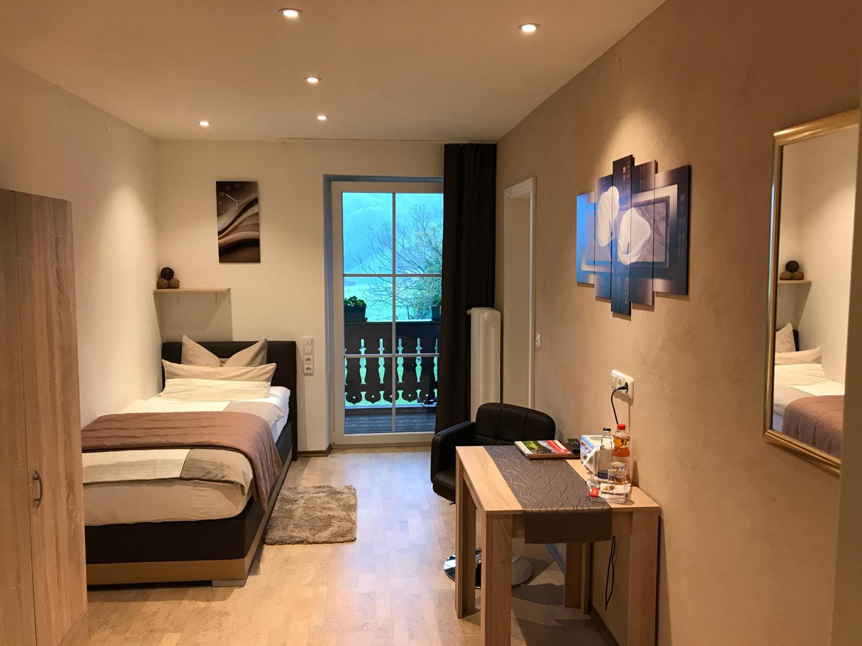 Single Room with Mountain View