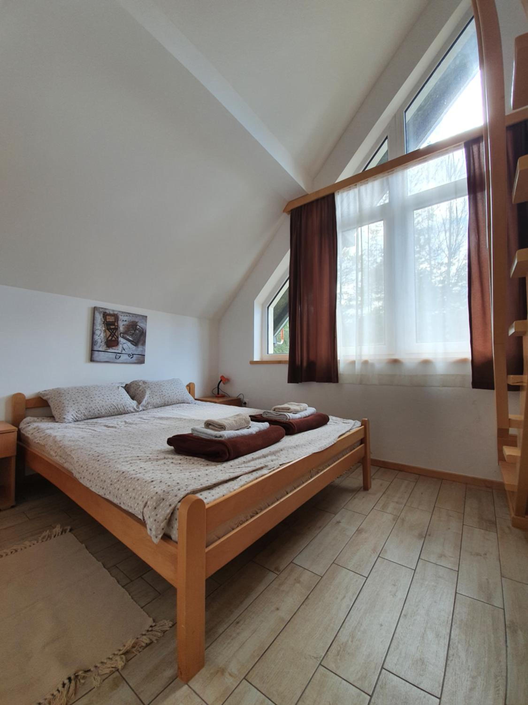 One-Bedroom Apartment photo 1