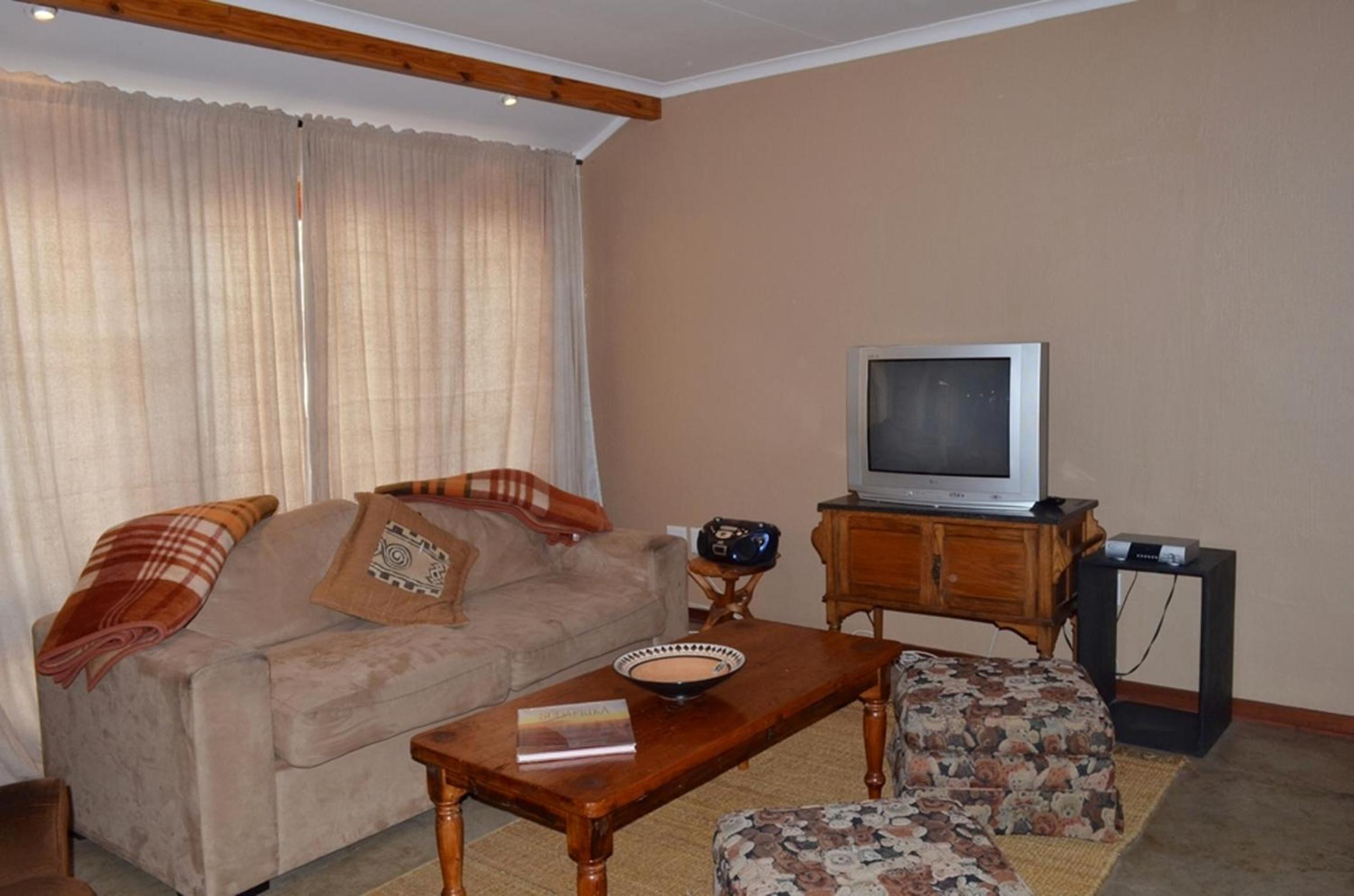 Deluxe King Suite - Photo 2