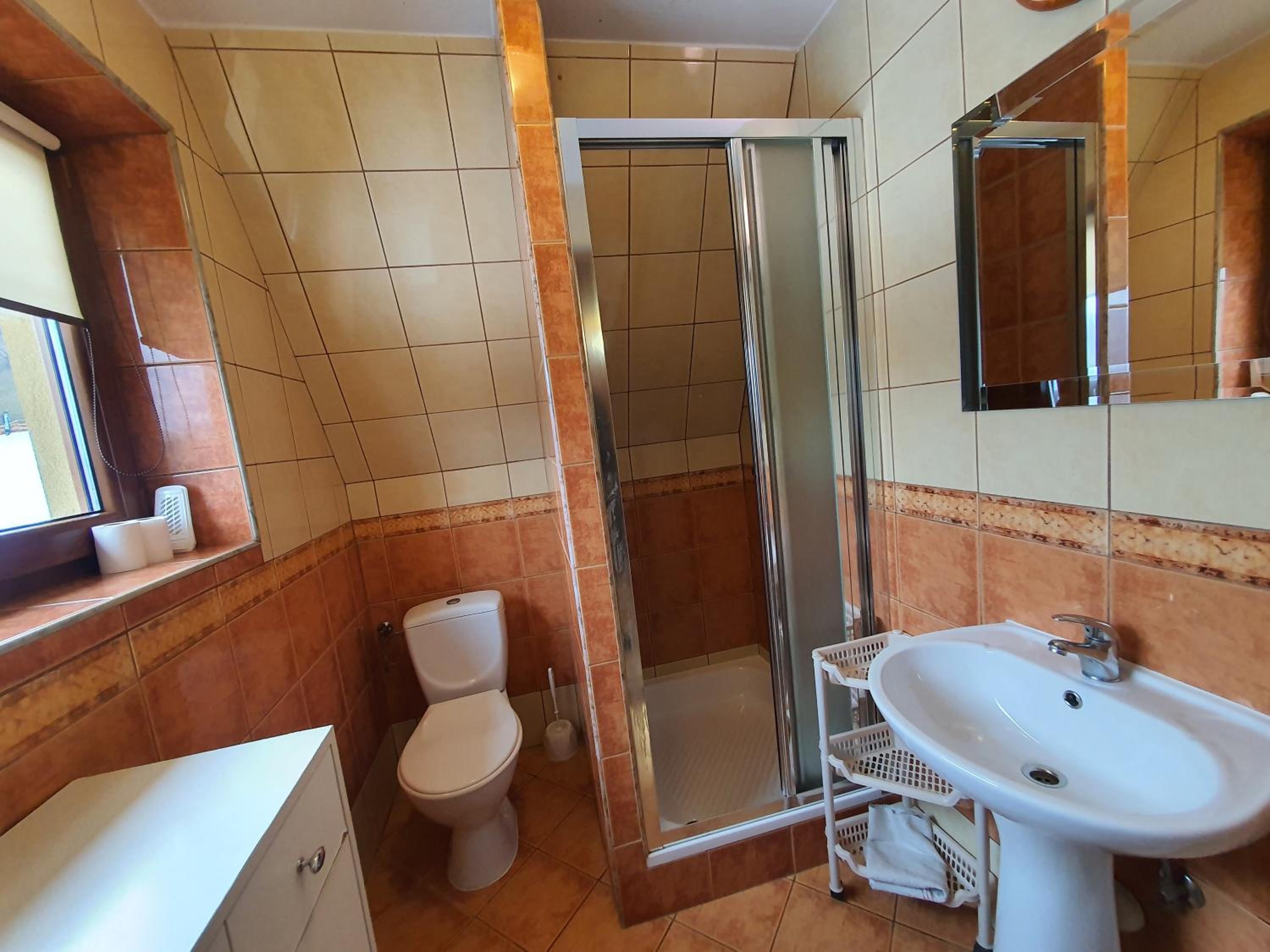 Family Room with Bathroom photo 3