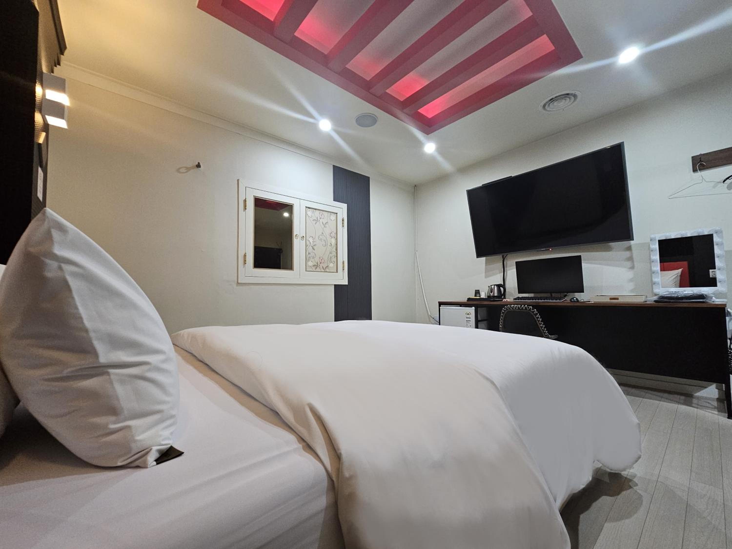 Deluxe Double Room - Photo 10