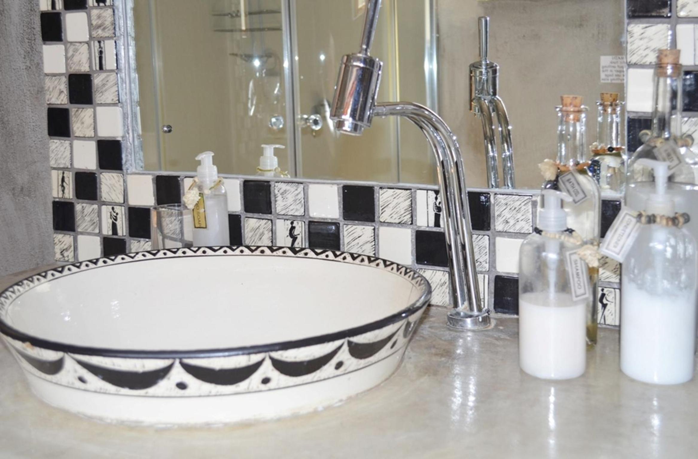 Deluxe King Suite - Photo 5
