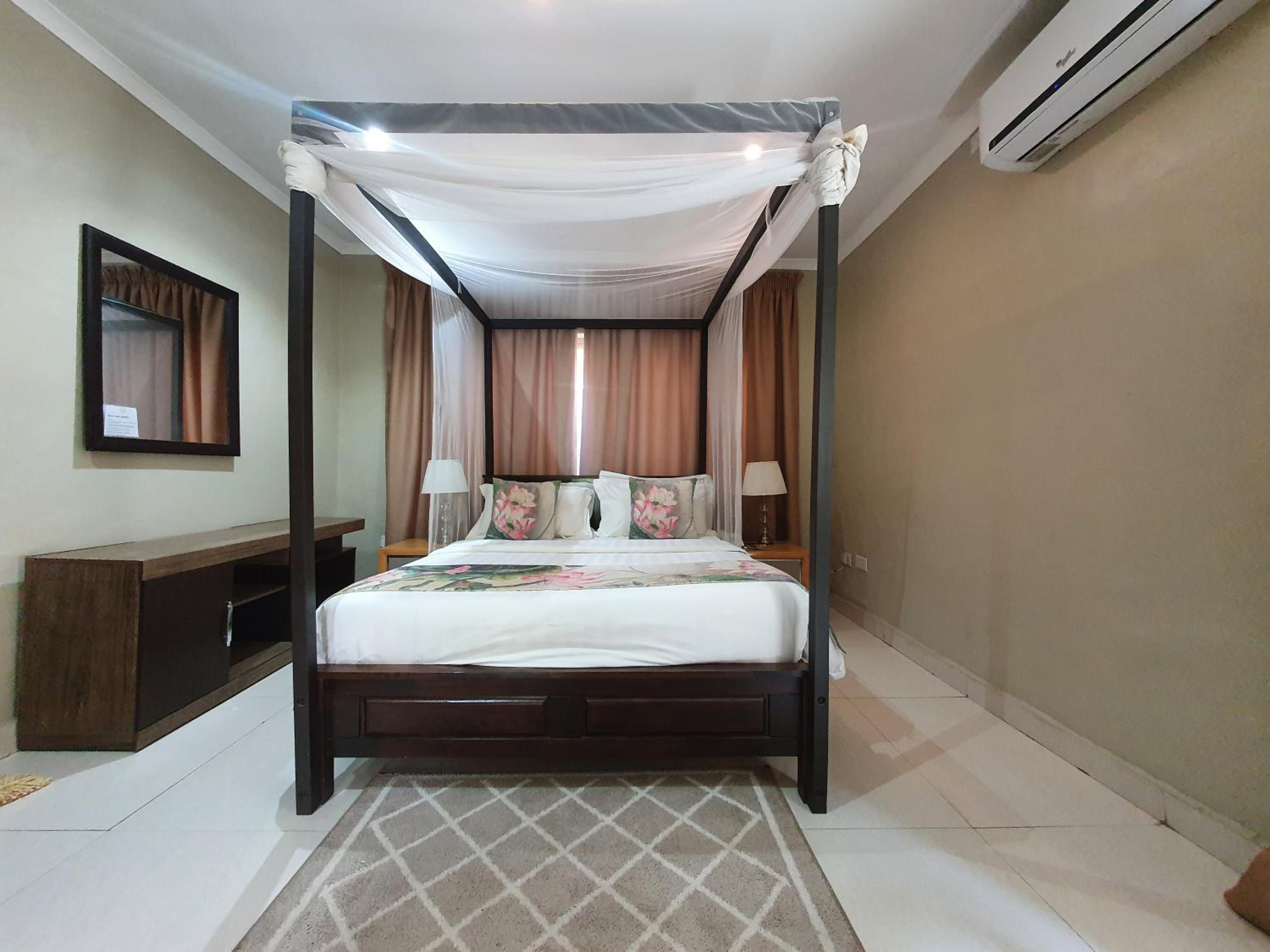 King Room with Pool View photo 3