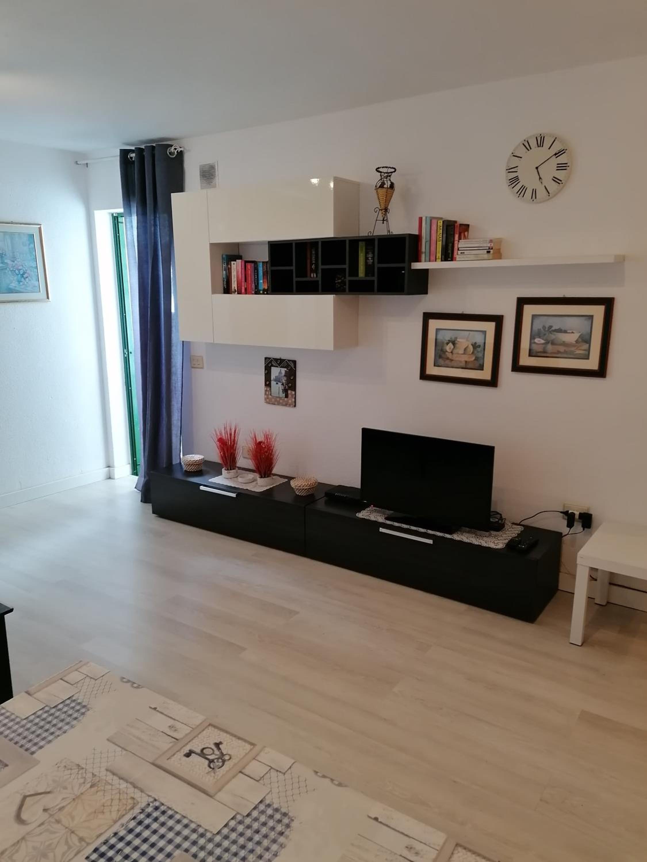 One-Bedroom Apartment photo 2