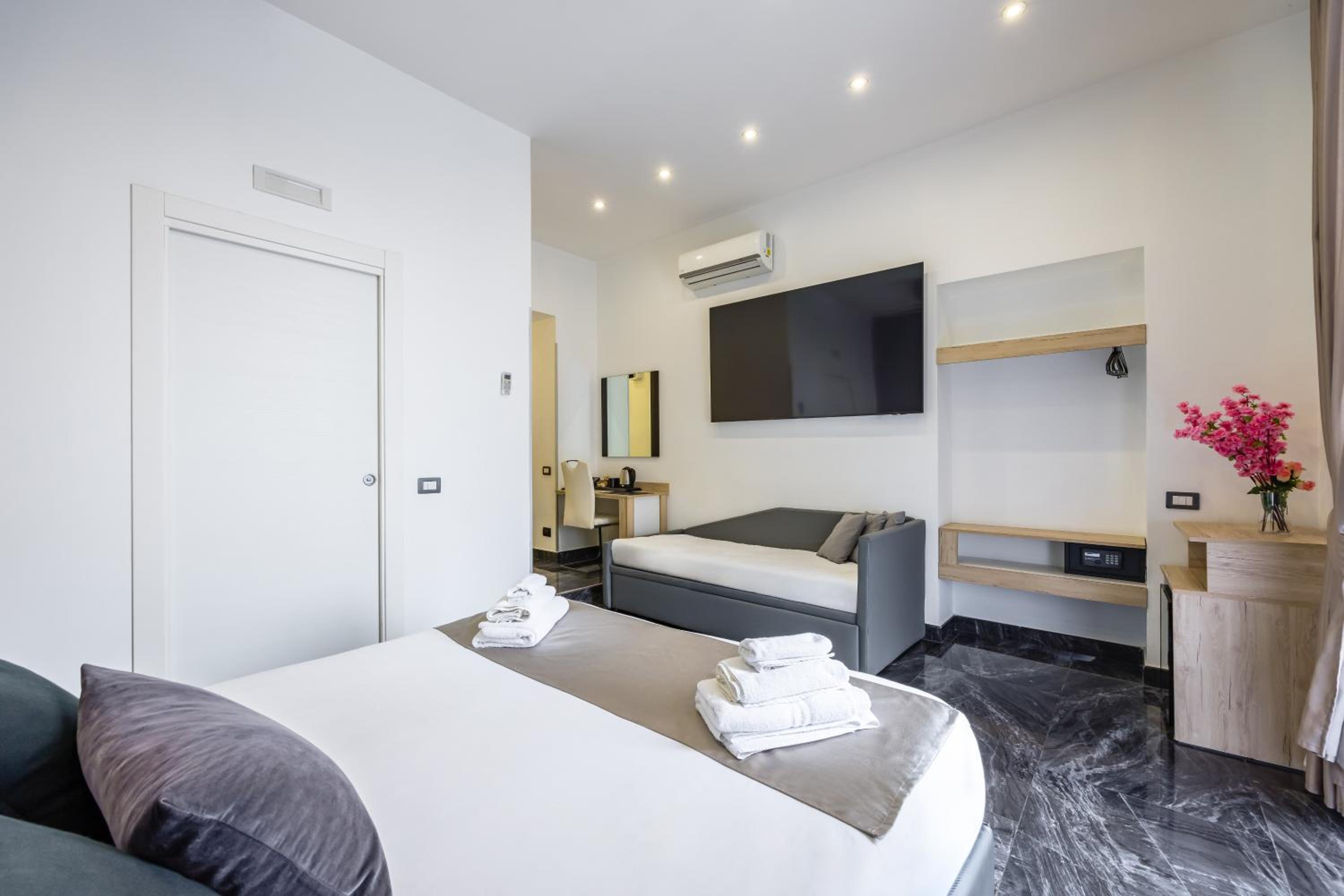 Double Room with Mountain View thumbnail 6