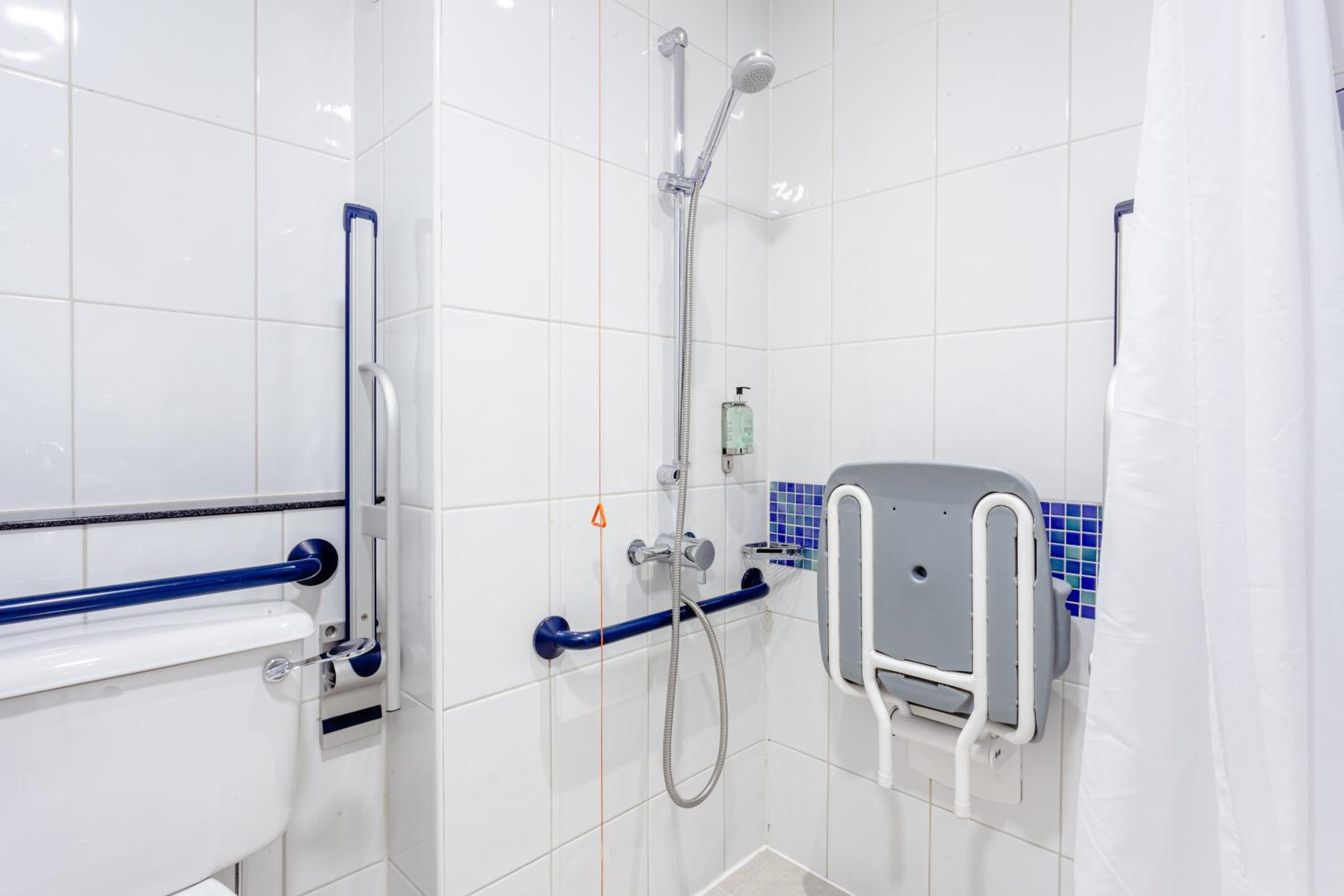 Standard Double Room with Free Hot Breakfast - Accessible - Photo 2