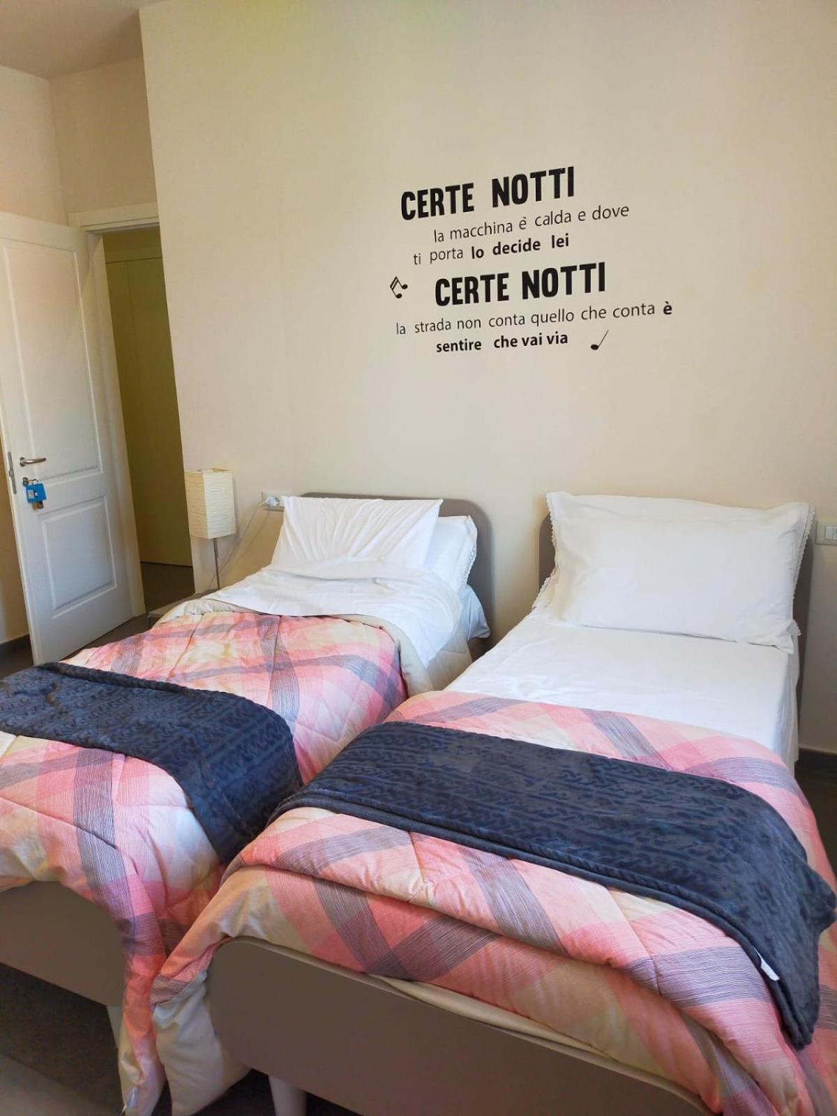 Twin Room with Private Bathroom photo 1