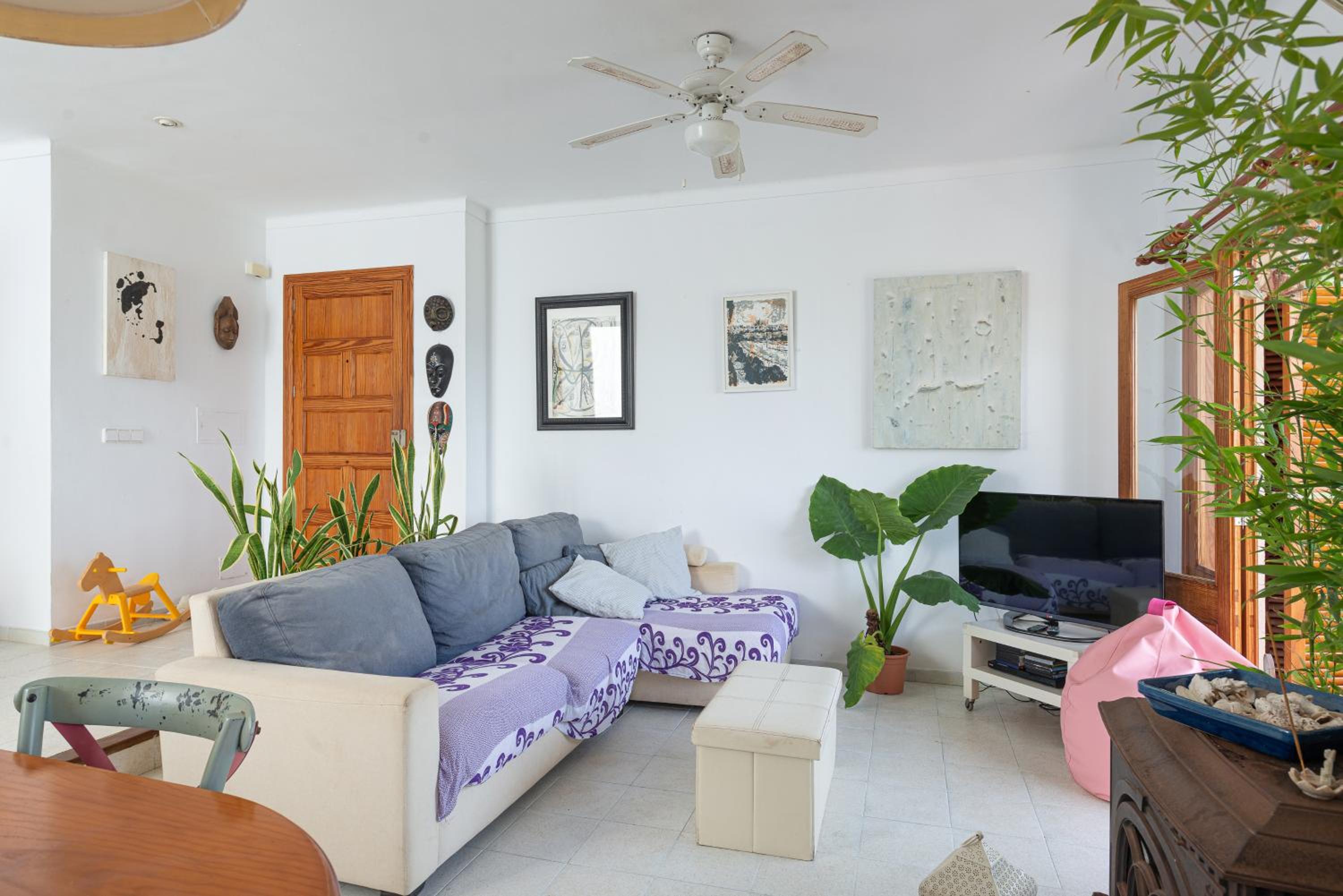Three-Bedroom House photo 3