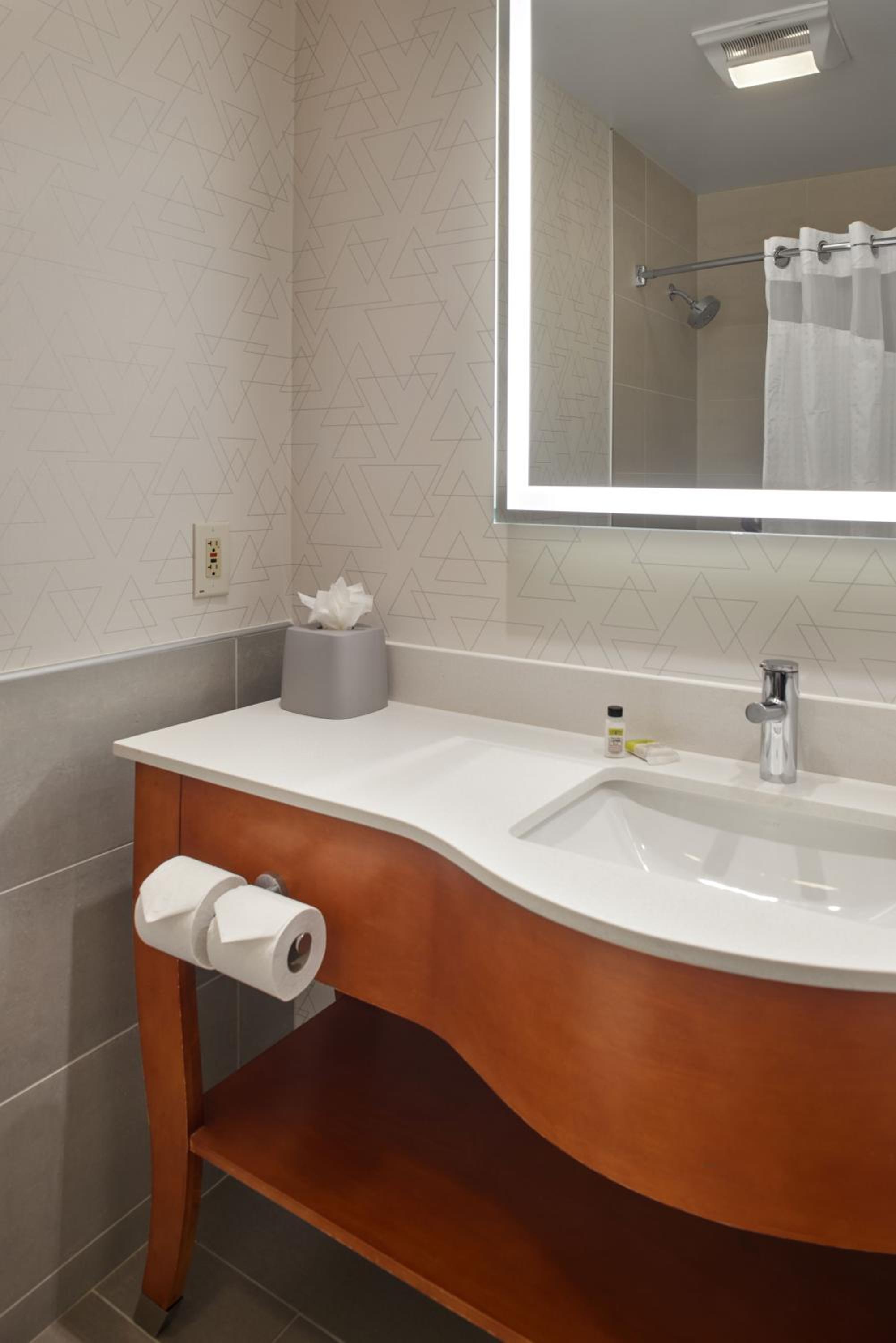 Standard King Room - Photo 4