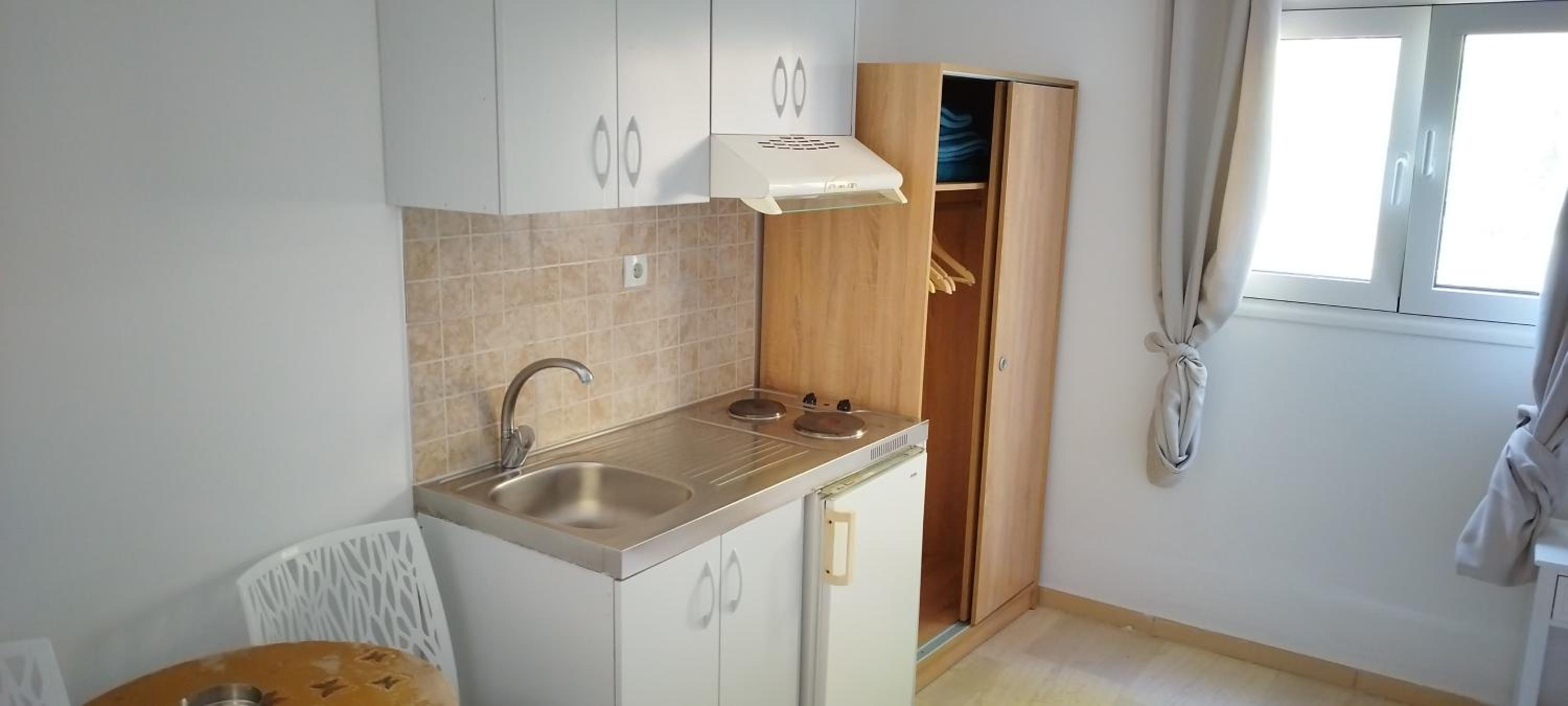 Economy Quadruple Room with Shared Bathroom photo 2
