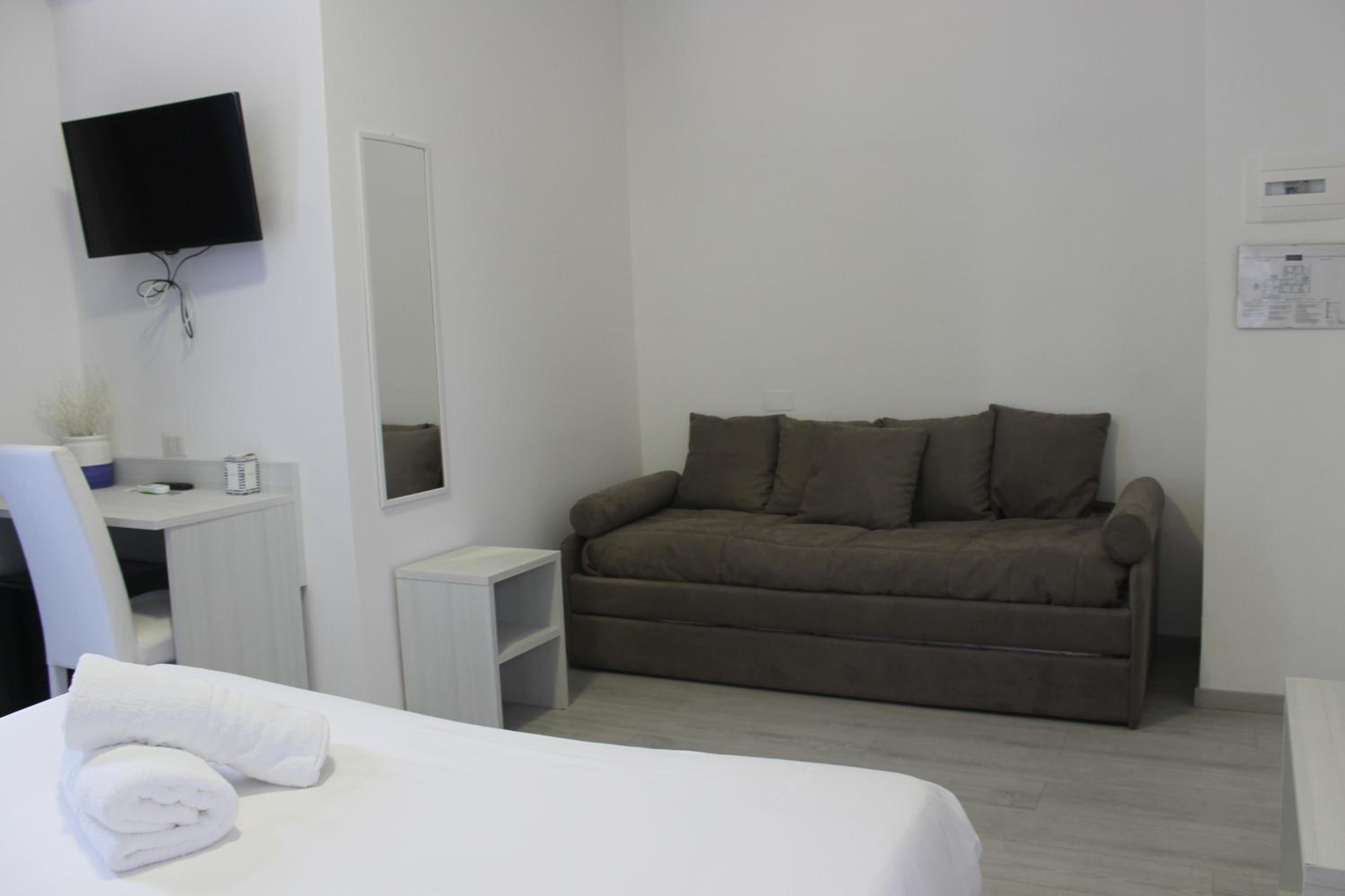 Quadruple Room - Photo 8