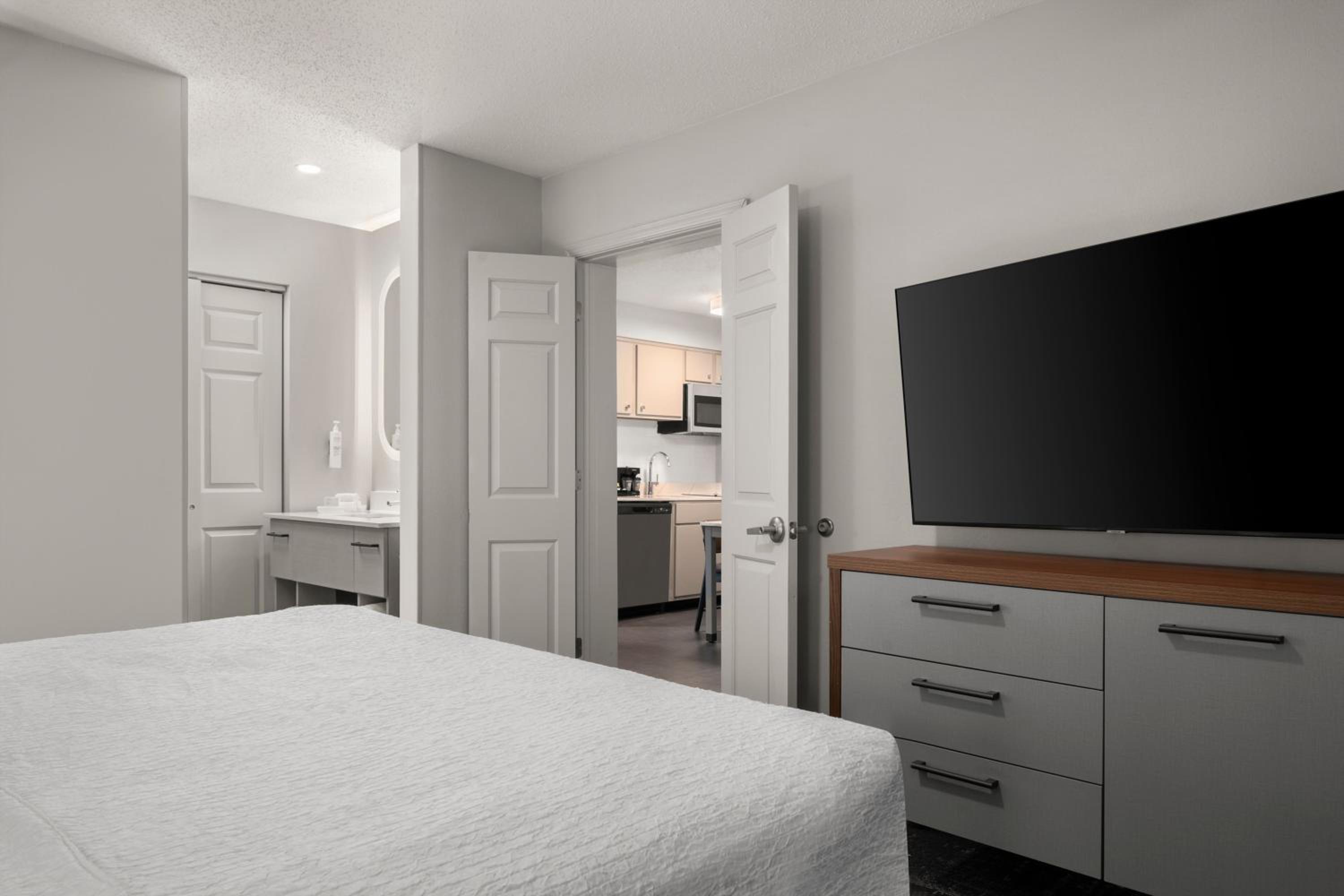 One-Bedroom Suite with Two Double Beds - Non-Smoking - Photo 3