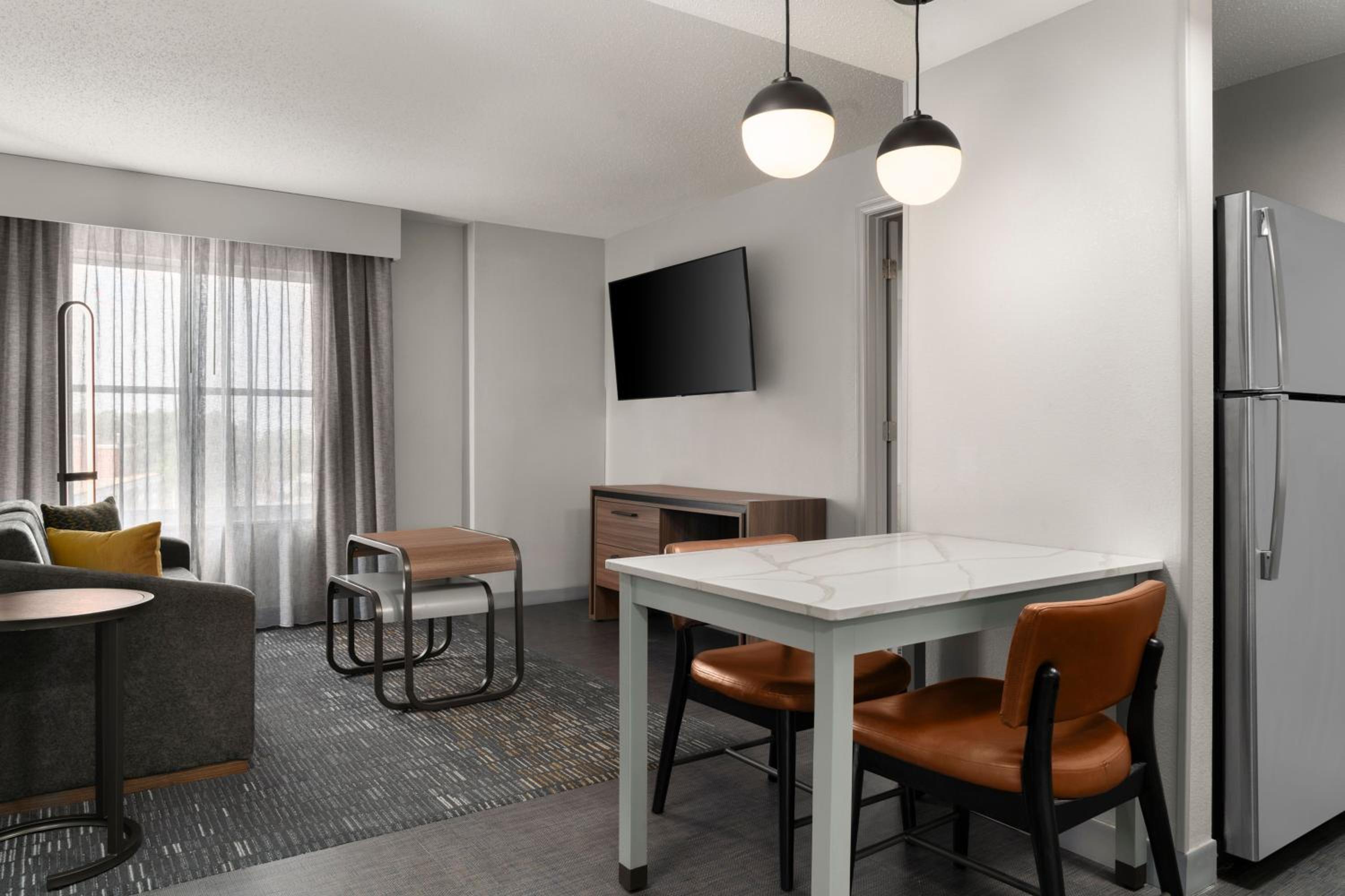 One-Bedroom King Suite - Non-Smoking - Photo 6