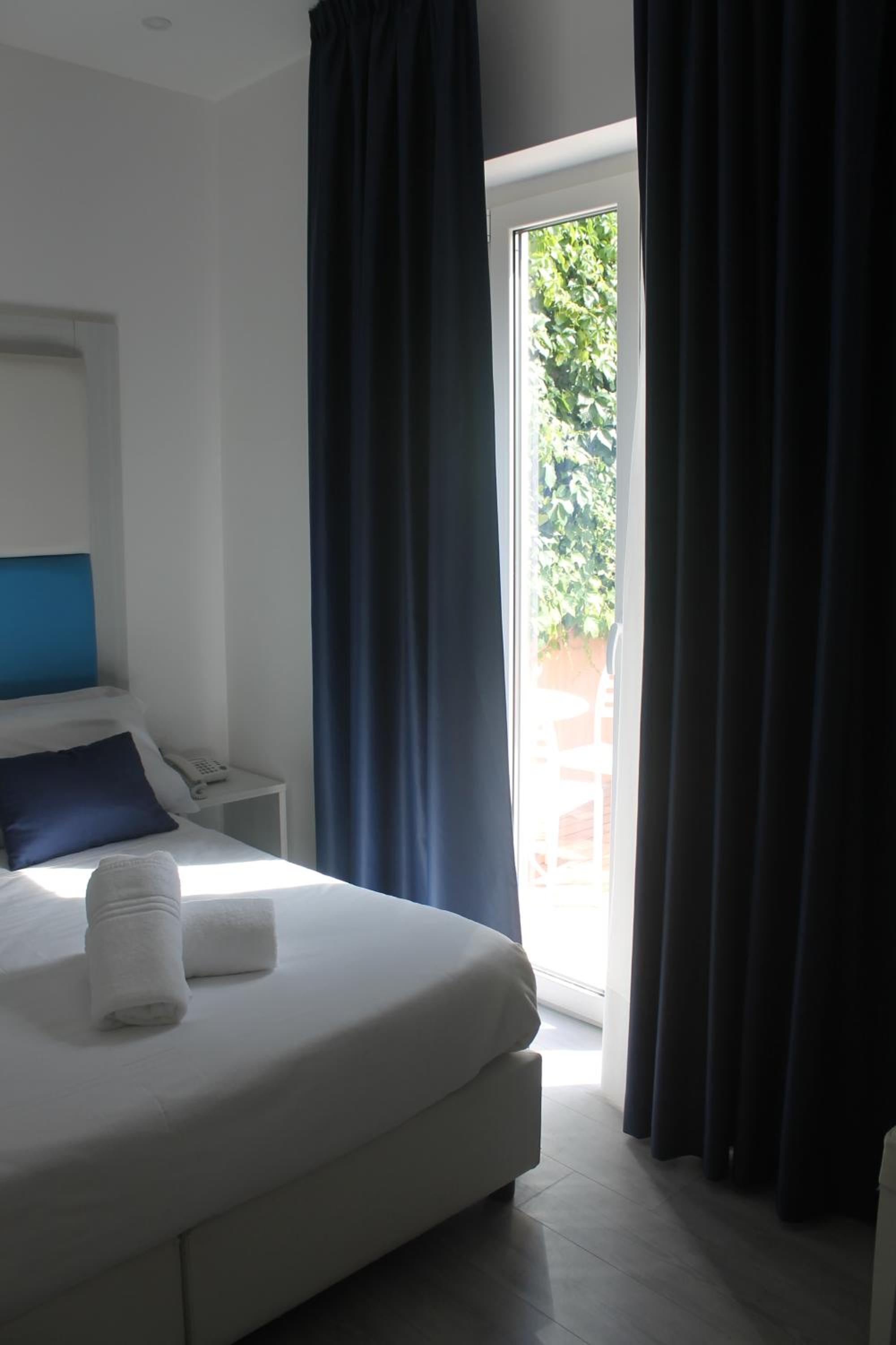 Standard Double or Twin Room - Photo 1
