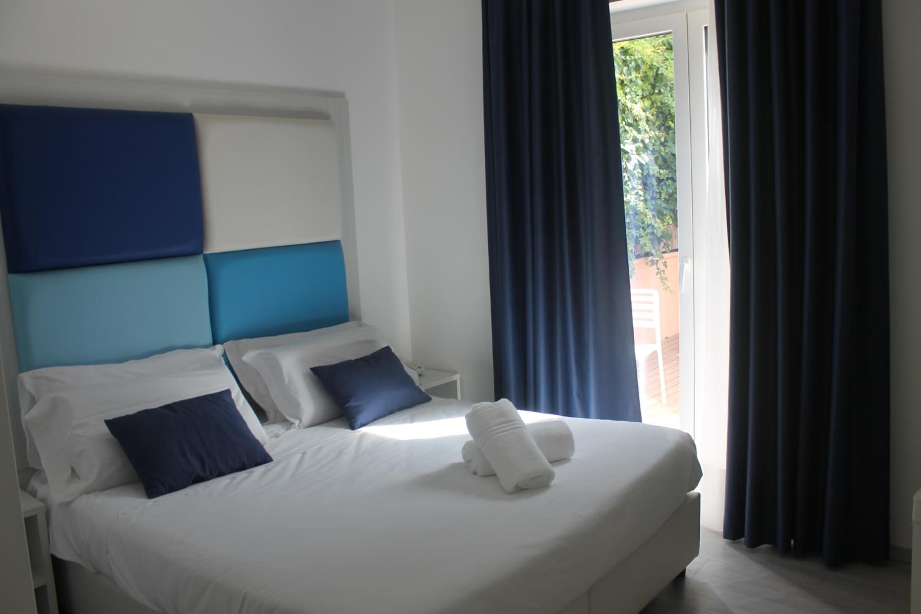 Quadruple Room - Photo 9