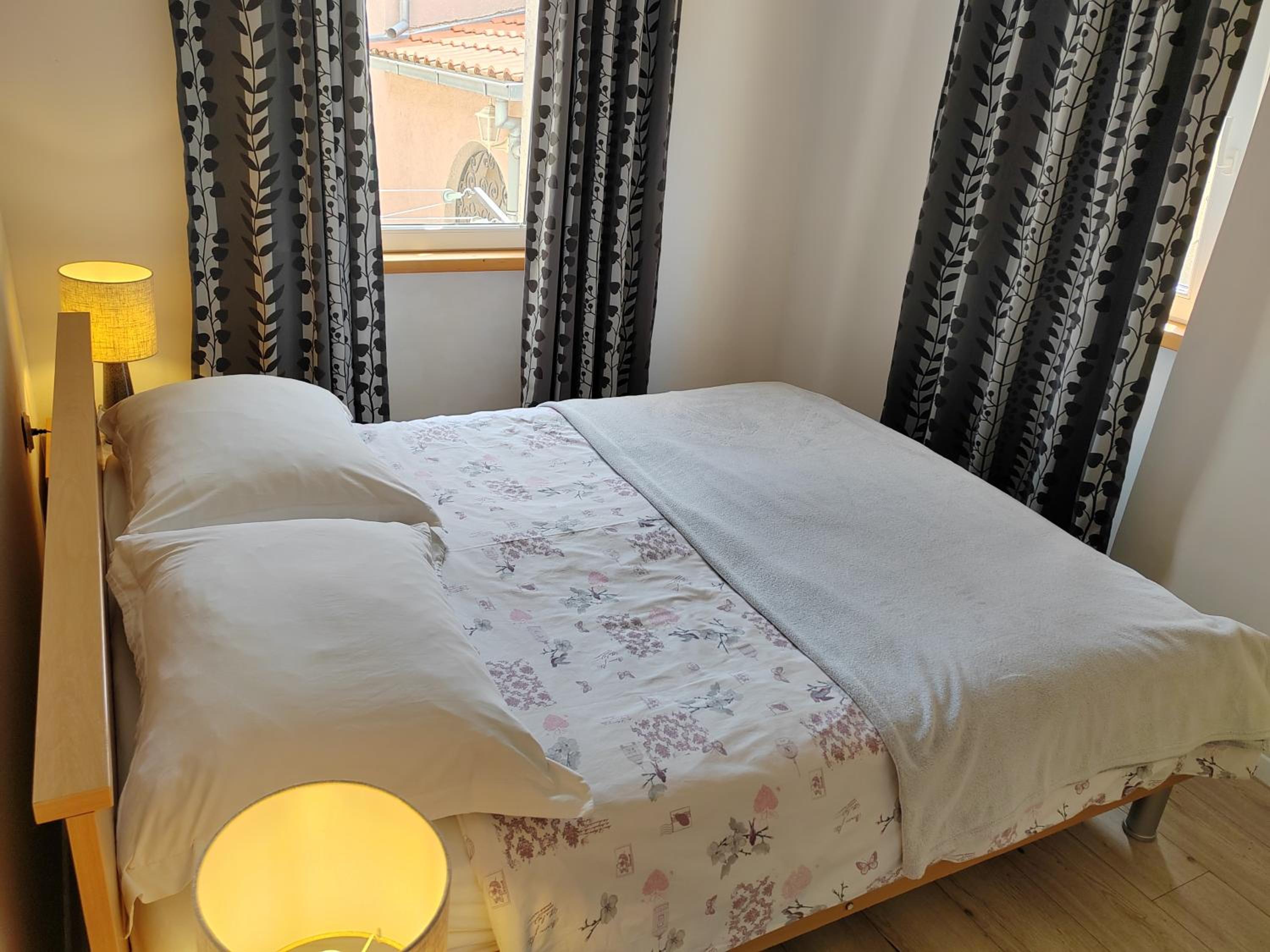 Two-Bedroom Apartment - Photo 8