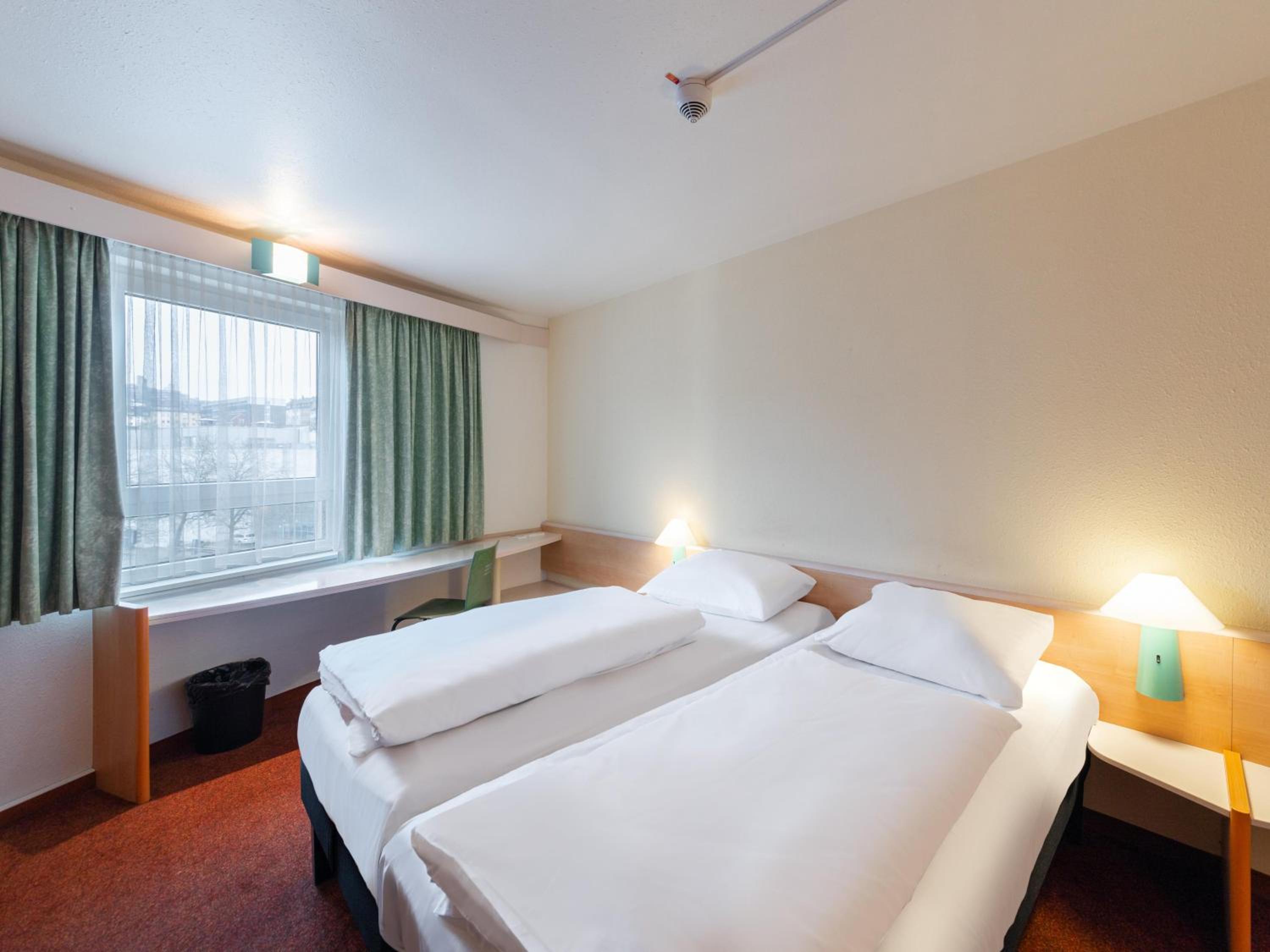 Twin Room - Photo 5