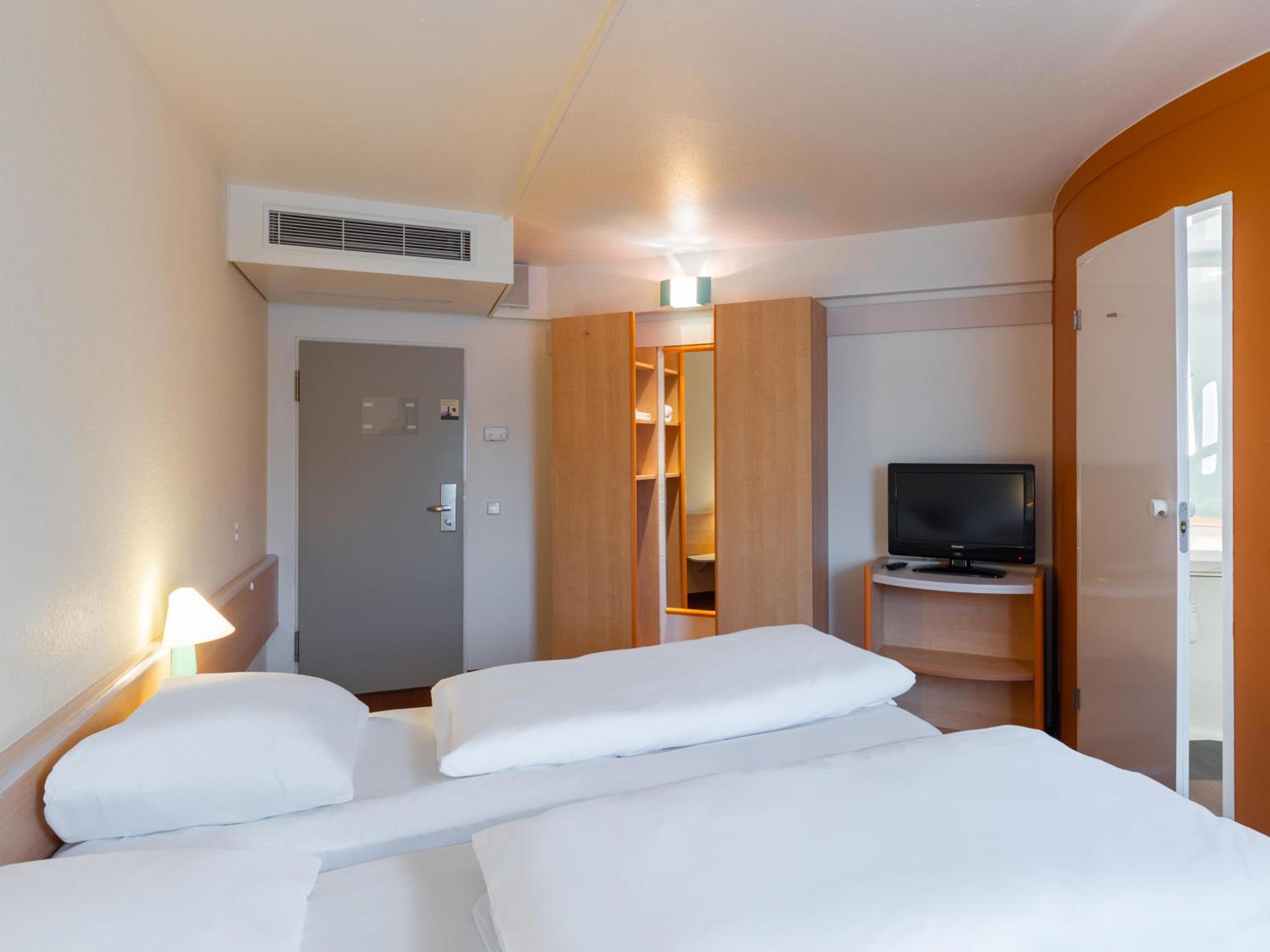 Twin Room - Photo 3