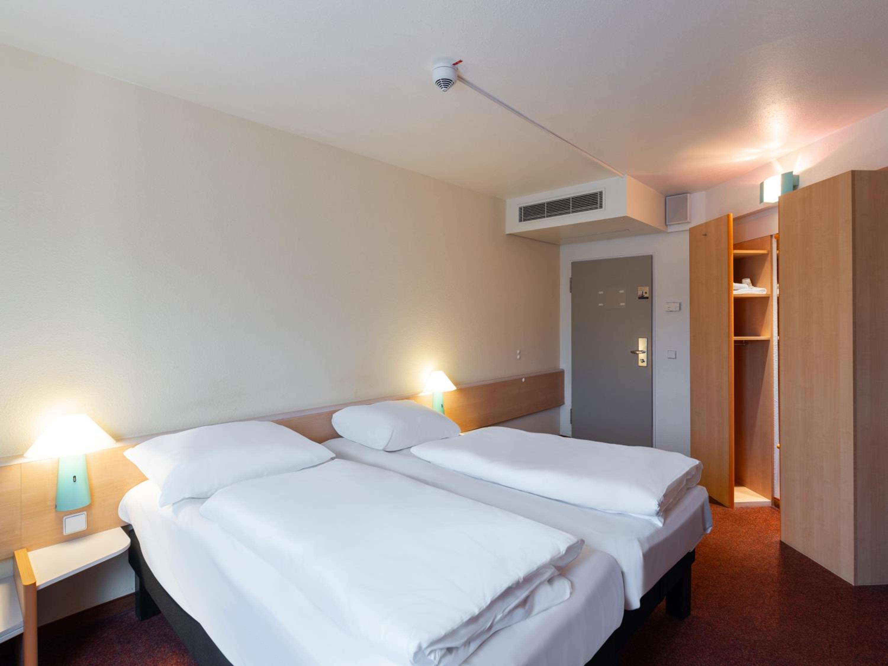 Twin Room - Photo 2