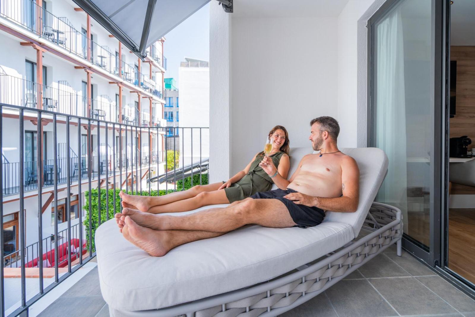 Suite with Terrace and outdoor Jacuzzi photo 3