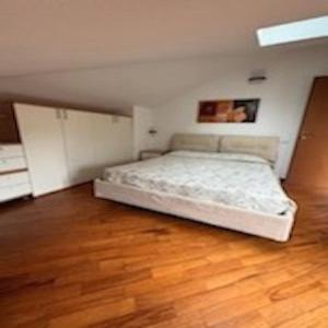 One-Bedroom Apartment with Balcony photo 1