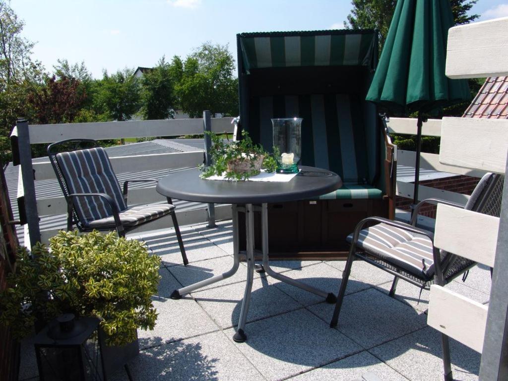 Apartment with Balcony photo 2
