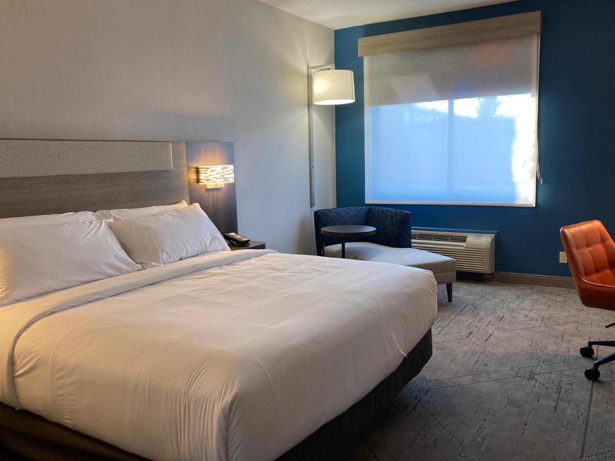 Standard King Room - Photo 3
