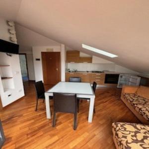 One-Bedroom Apartment with Balcony photo 3