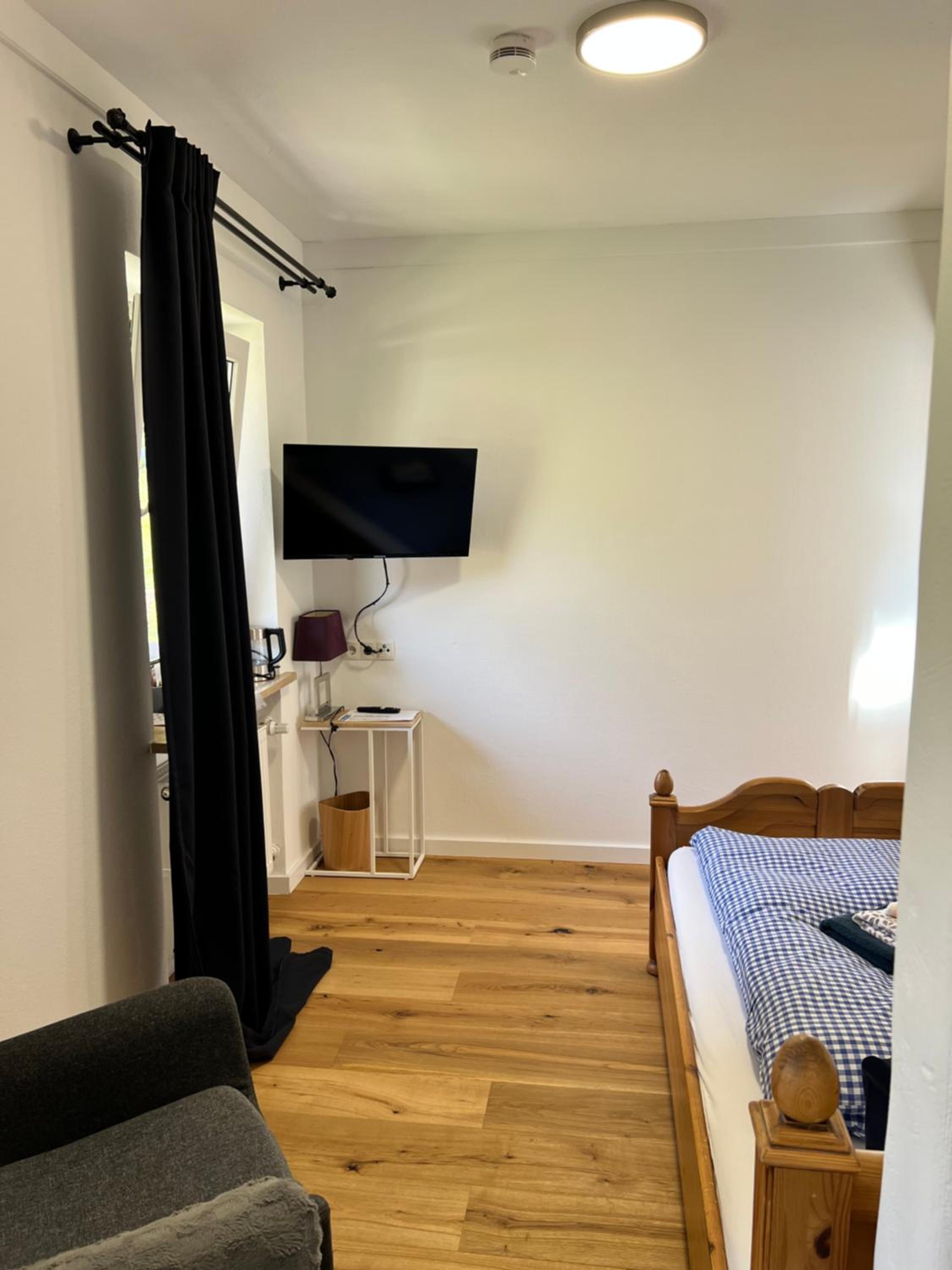 Single Room with Bathroom photo 1