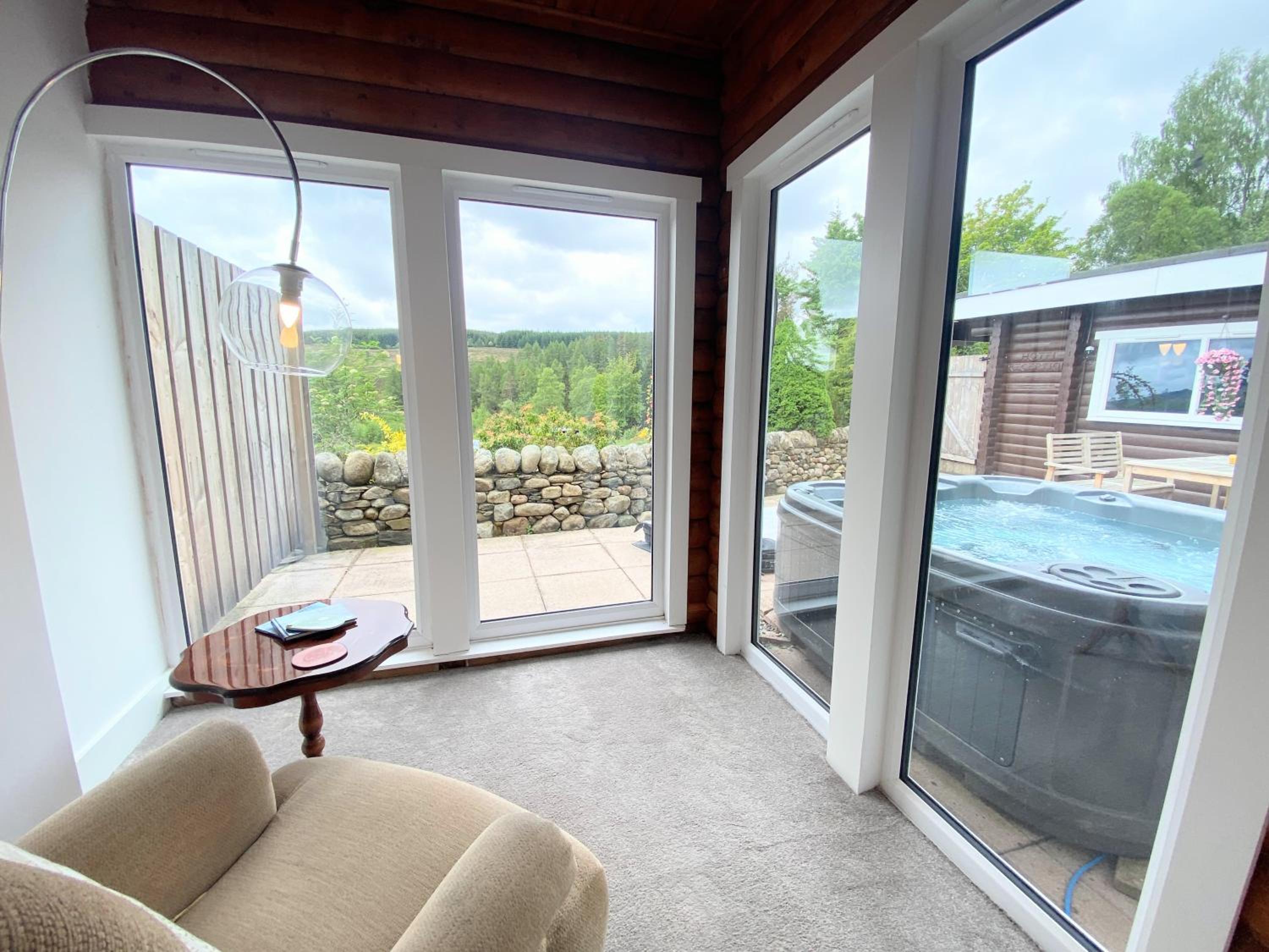 Suite with Hot Tub photo 3