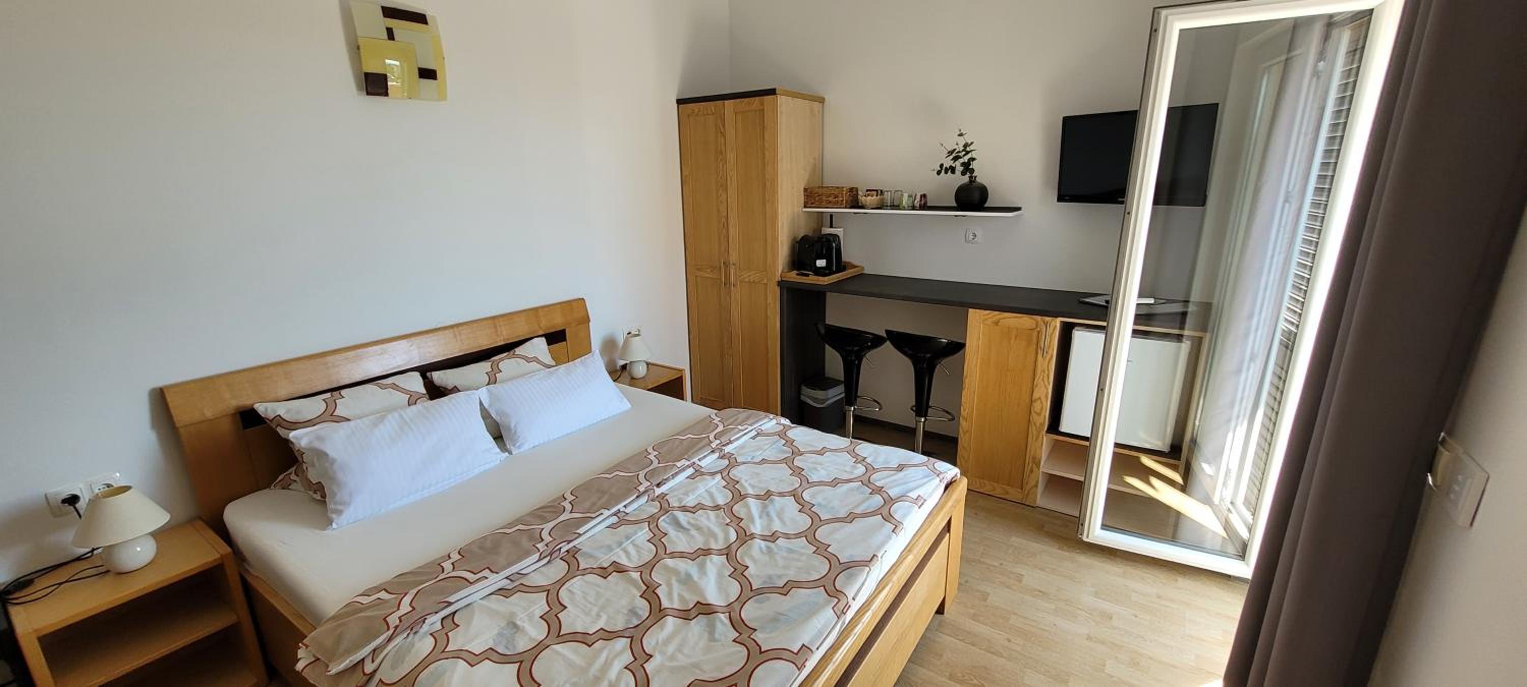 Double Room with Balcony and Sea View - Photo 1
