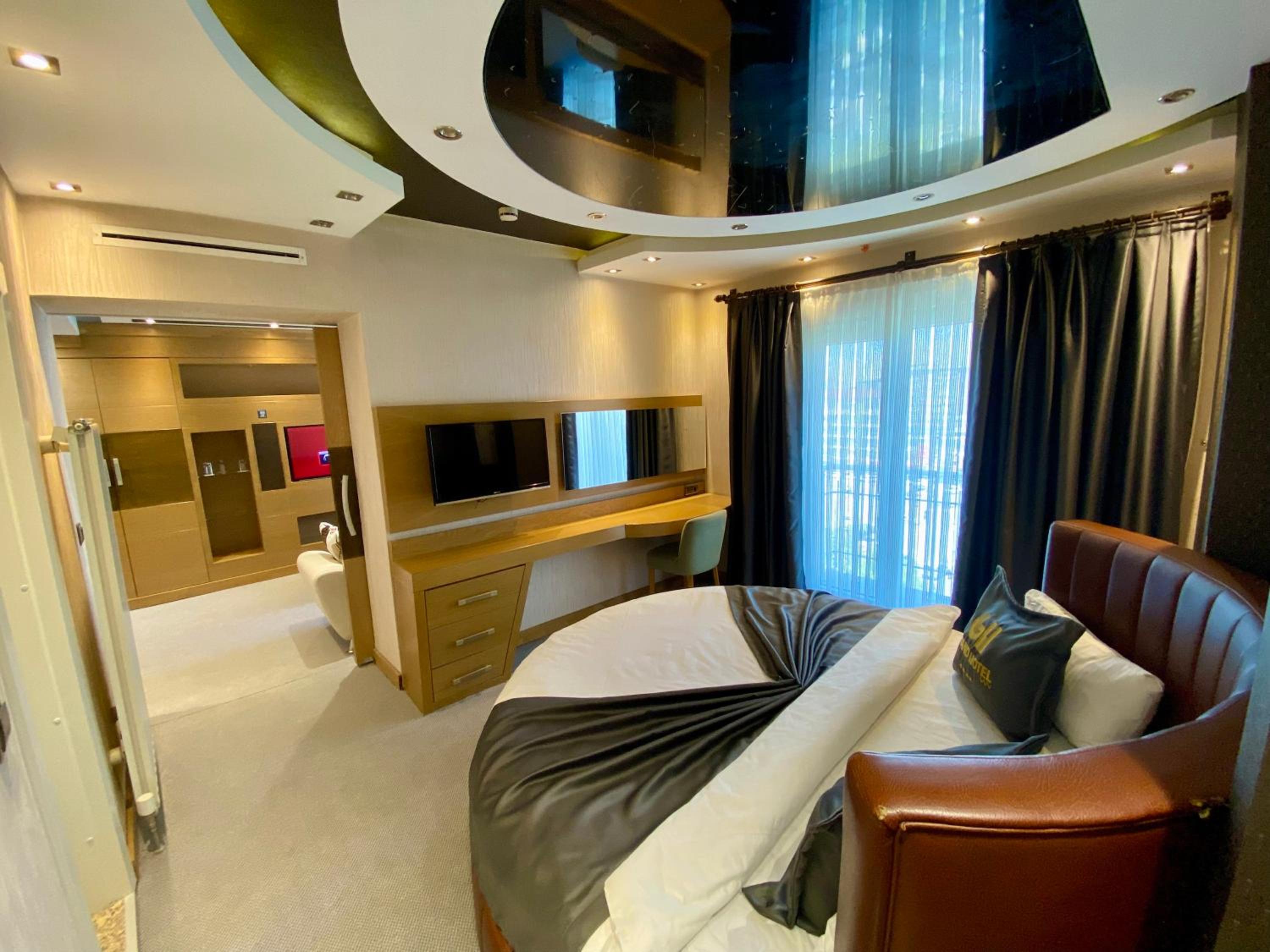 Deluxe Suite