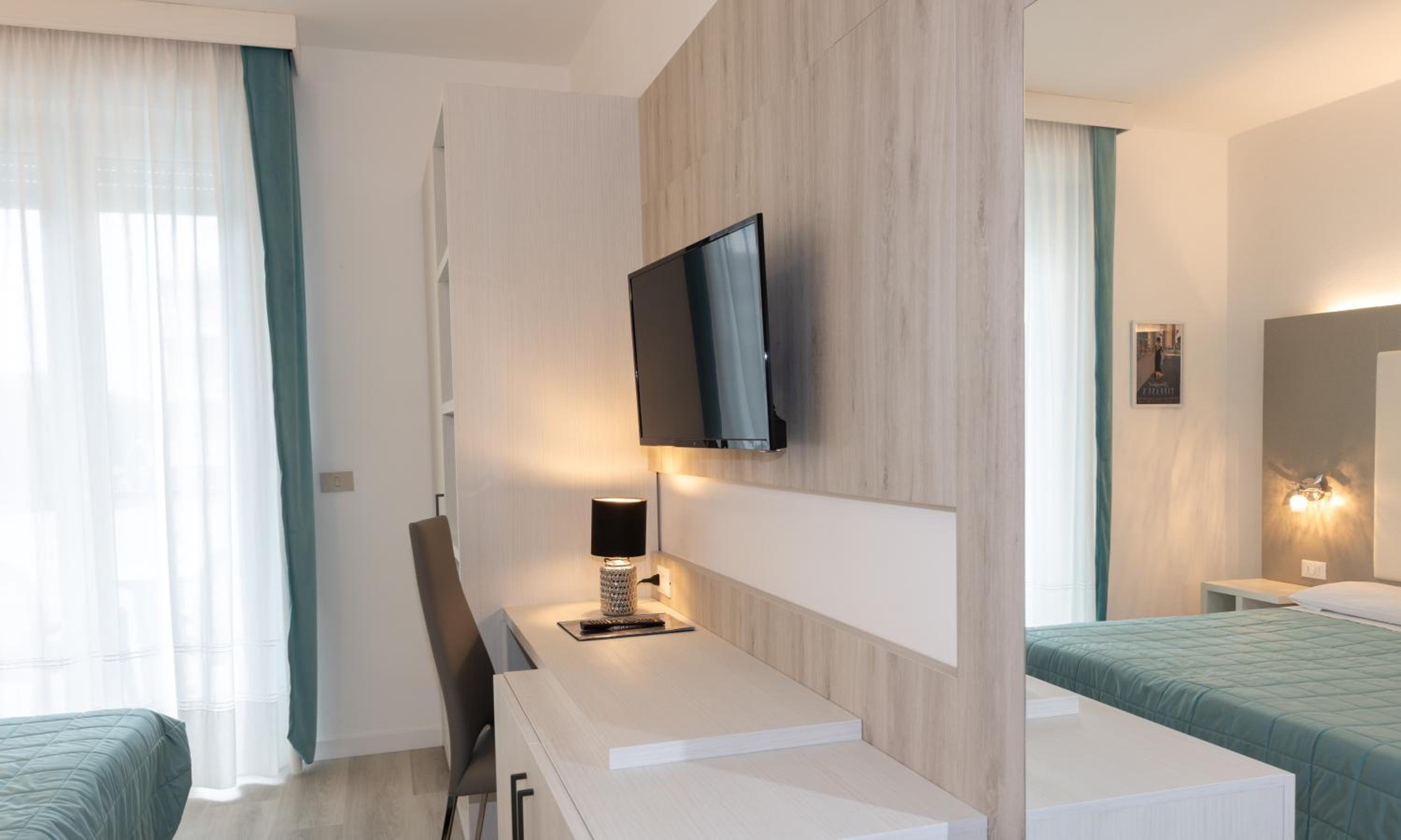 Double or Twin Room with Balcony - Photo 1