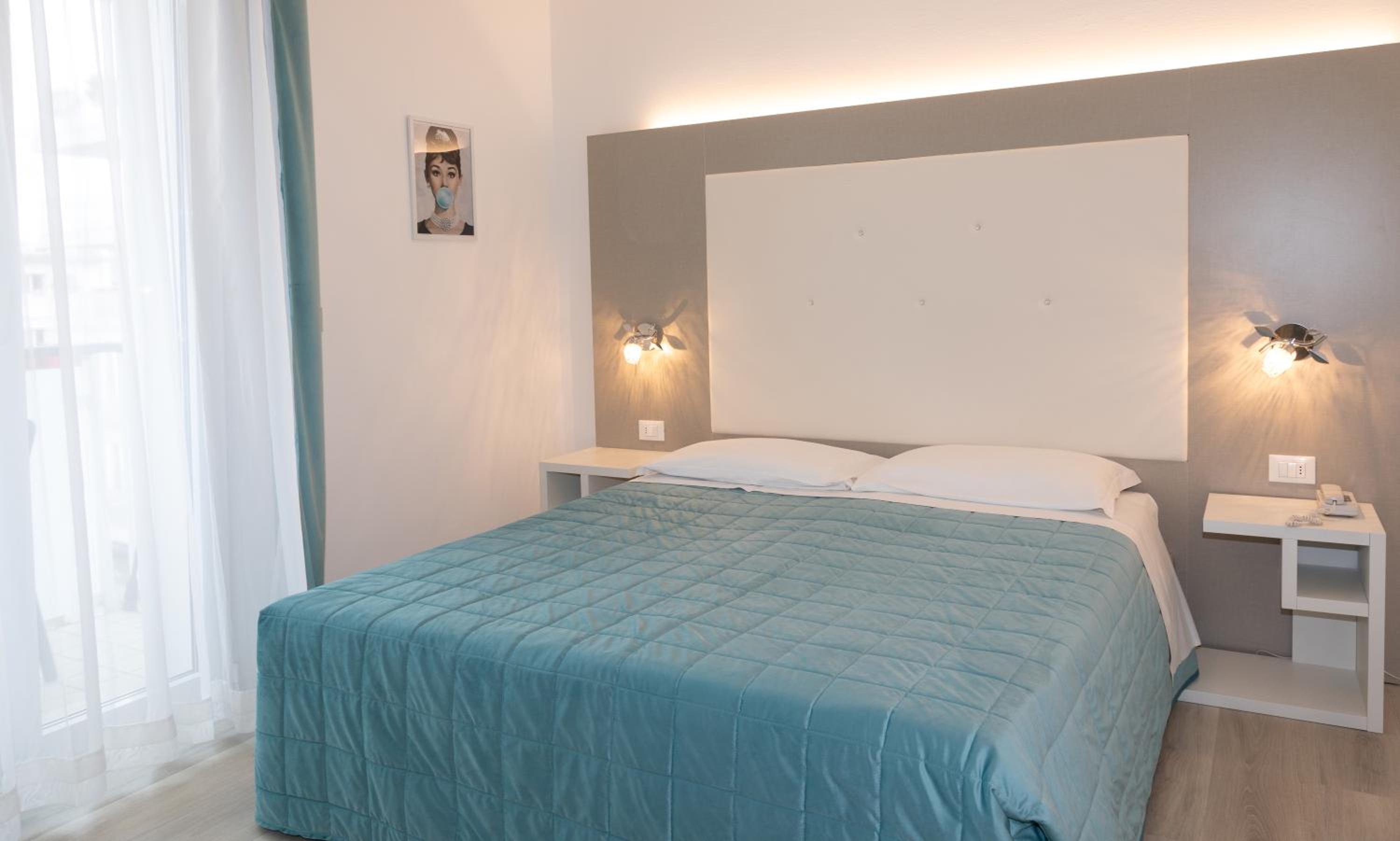 Double or Twin Room with Balcony - Photo 3