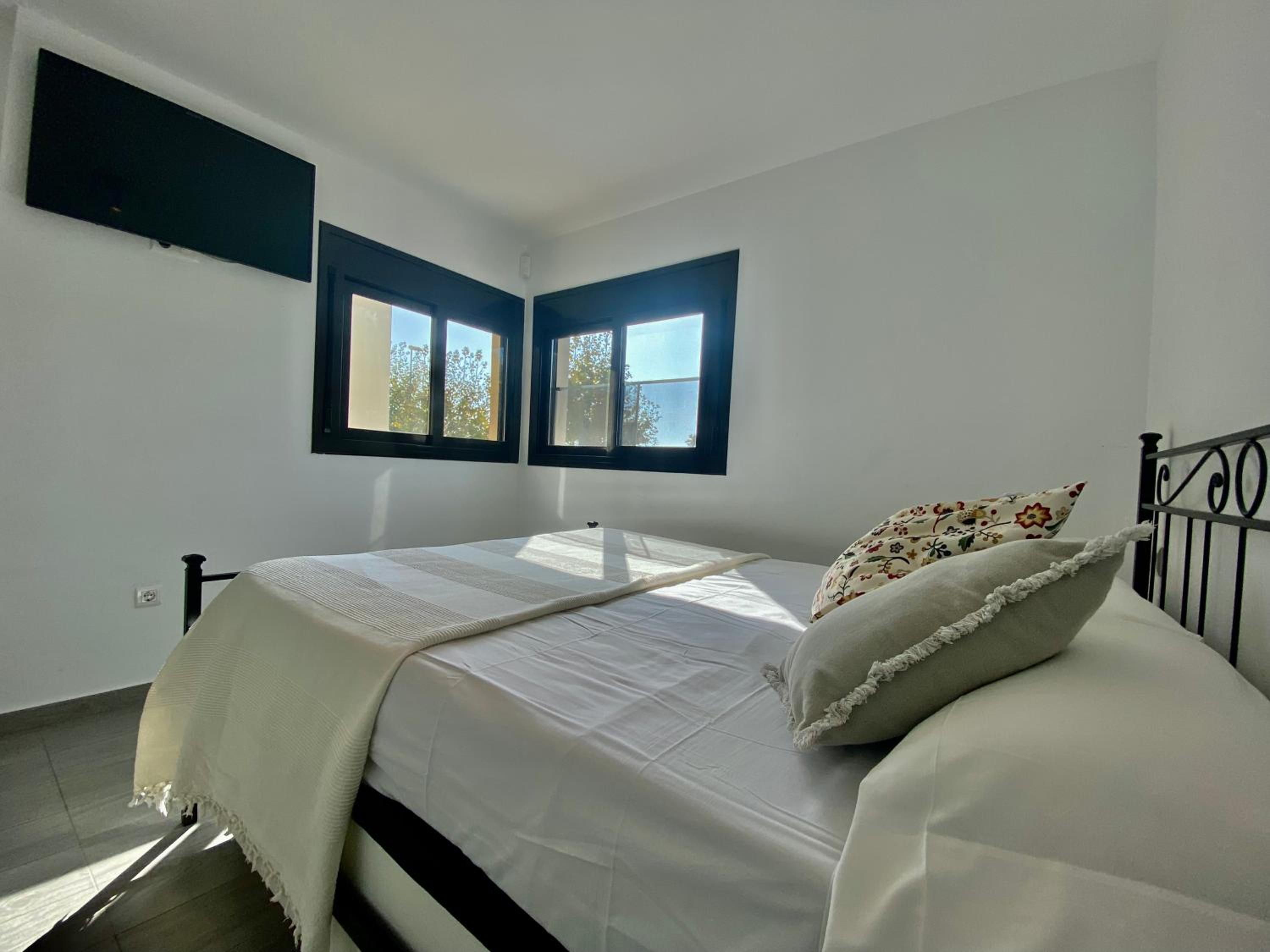 Three-Bedroom House photo 3