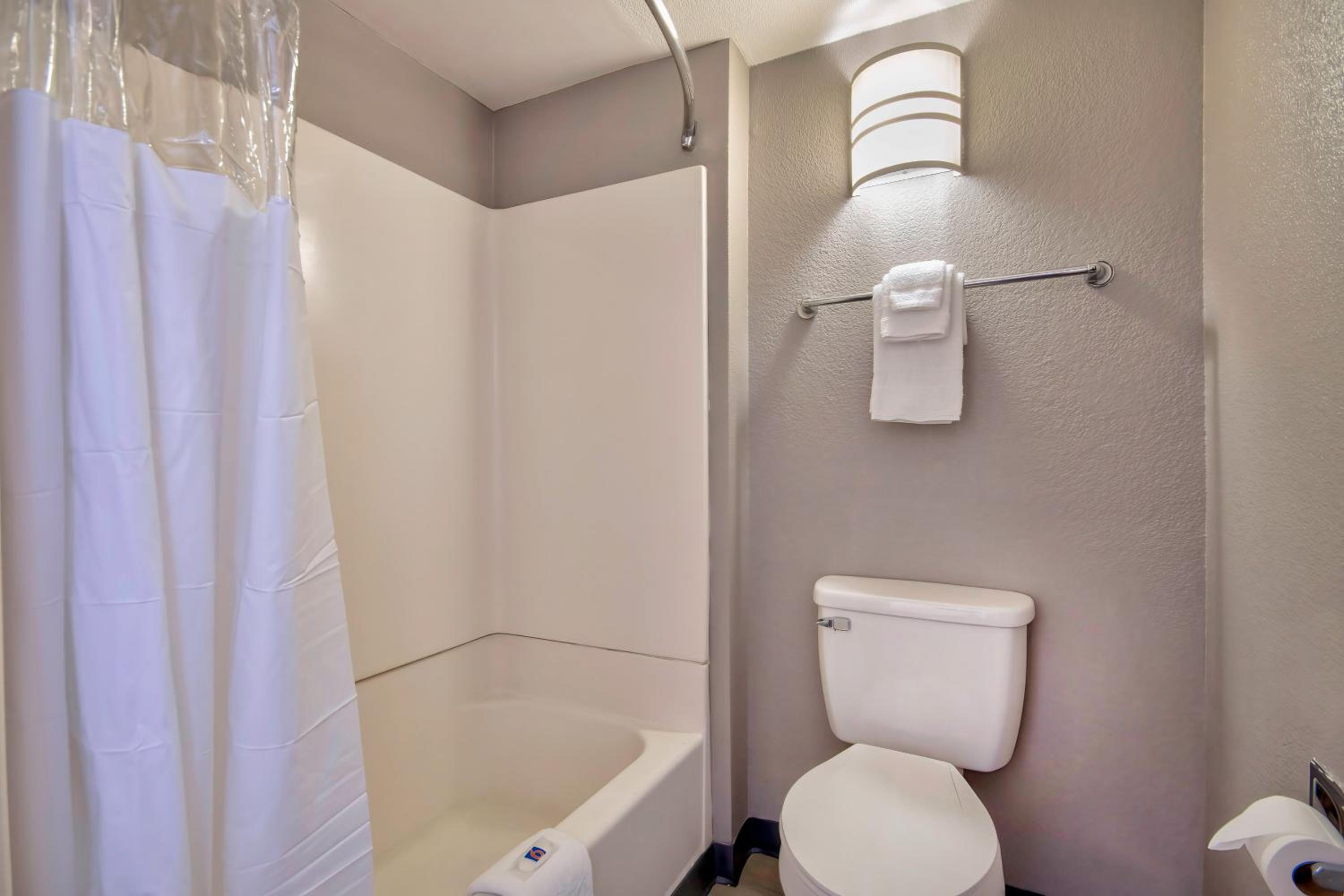 Deluxe King Room photo 2