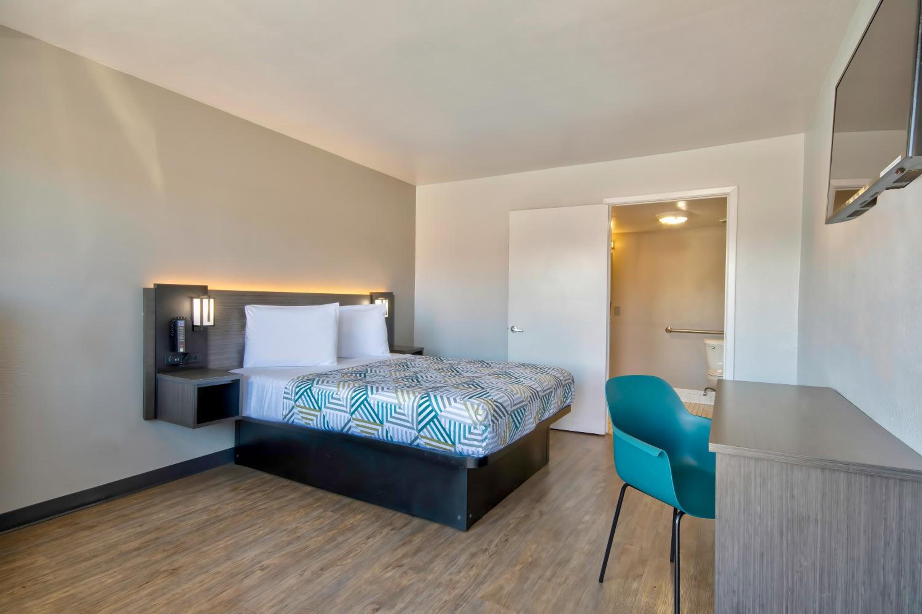 Double Room - Disability Access photo 2