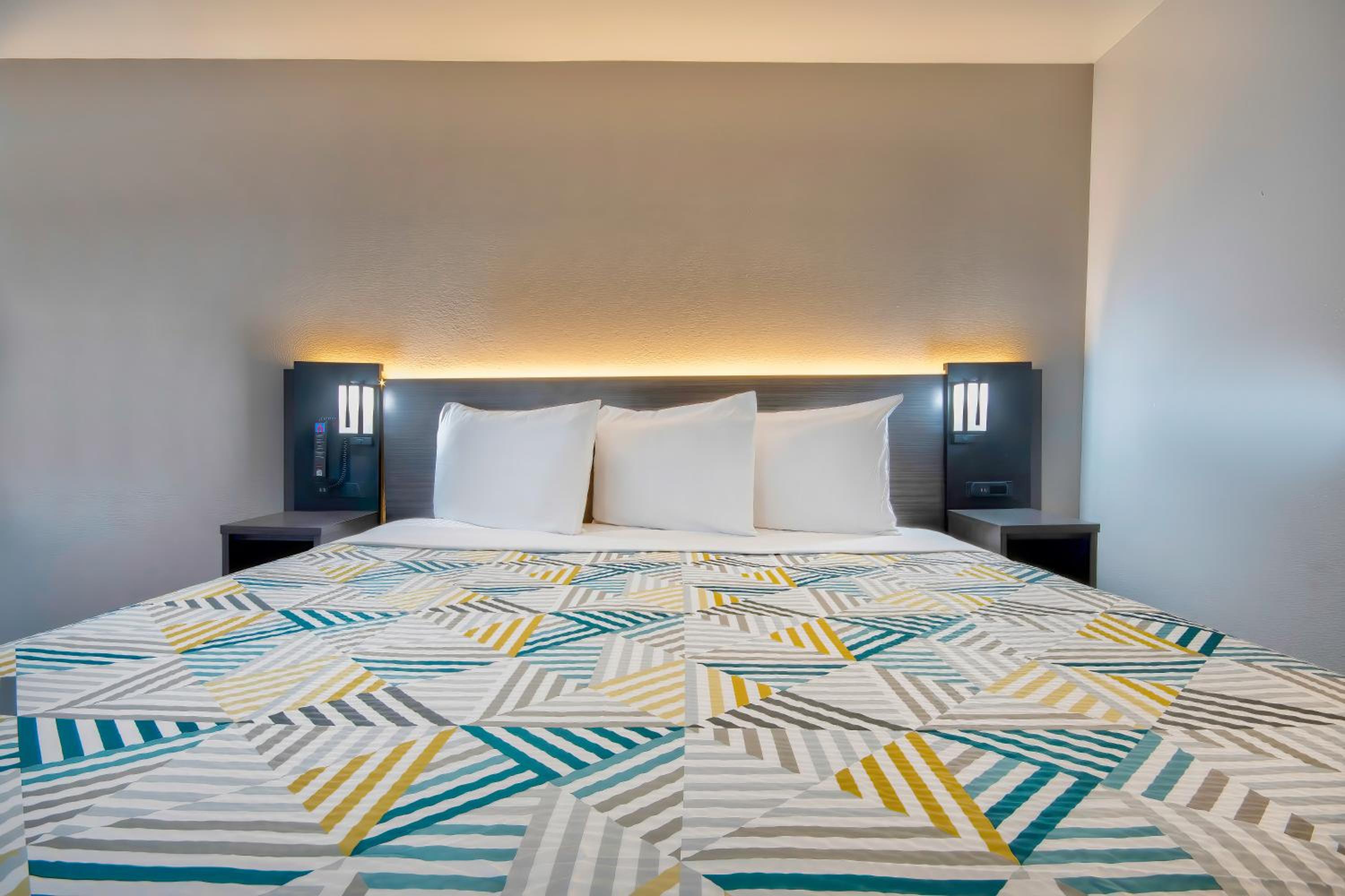 Deluxe King Room photo 3
